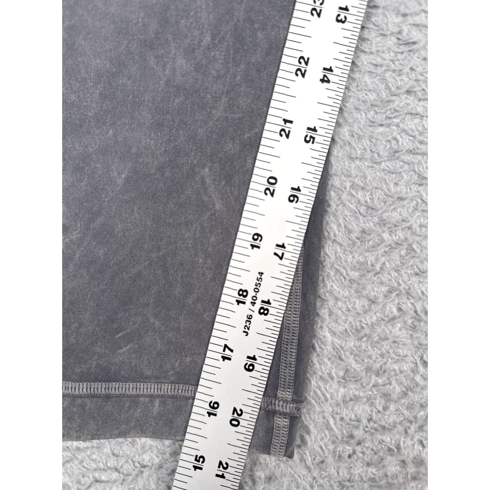 Lululemon Lululemon Wunder Under Pants Womens 4 Gray Hi-Rise 21" Crop Tight Leggings Yoga Gym & Training Womens) Size 27" / US 4 / IT 40 - 6 Thumbnail
