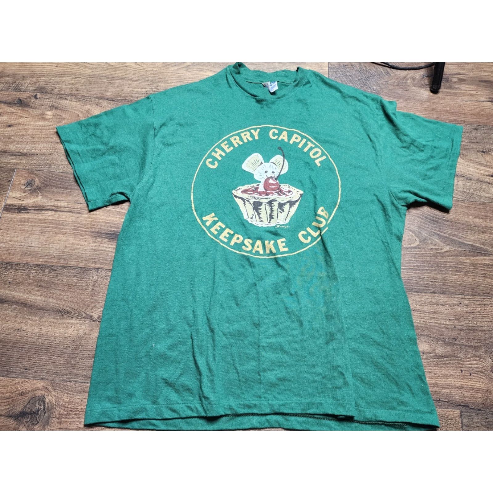 Hanes VINTAGE 1980s Men's Cotton Graphic Tee Short Sleeve Green Cherry Capitol Keepsake Club T-Shirt Size L Size US L / EU 52-54 / 3 - 2 Thumbnail