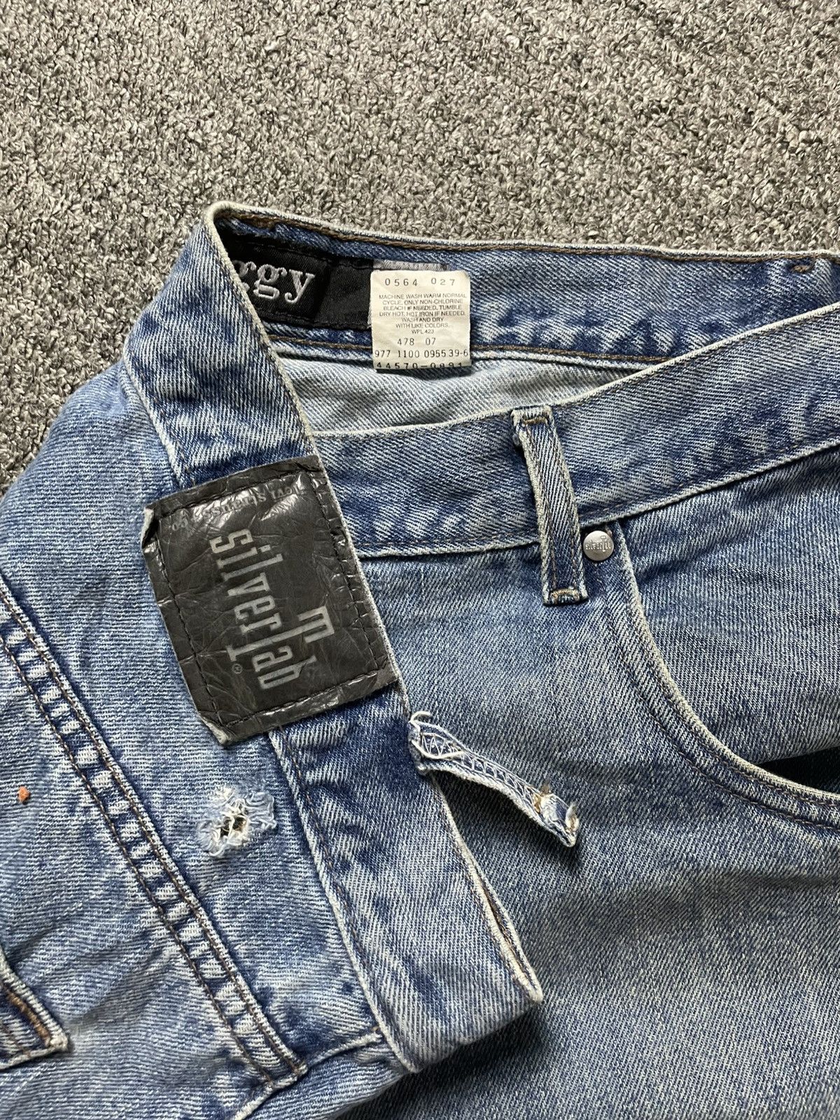 Levi's × Vintage LEVIS SilverTab Baggy Jeans (106) Size US 39 - 9 Thumbnail