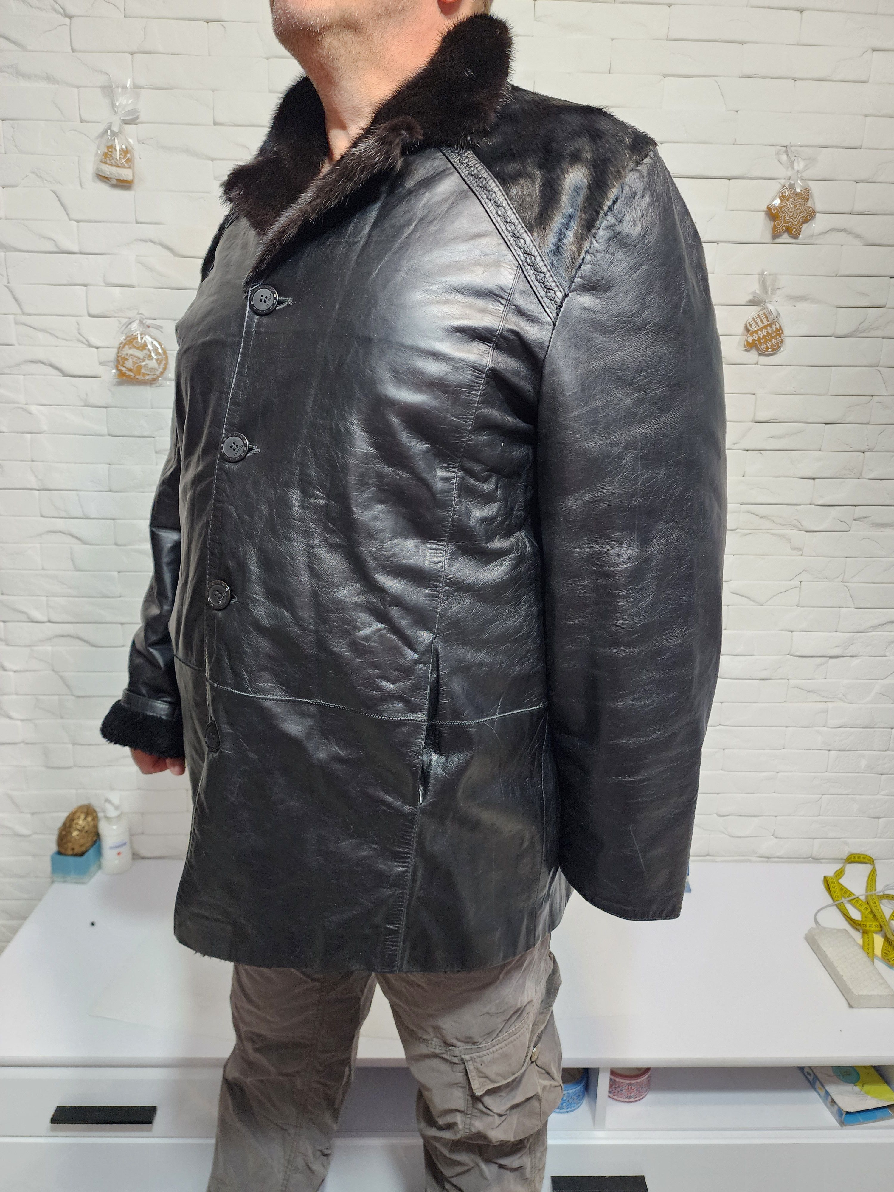 Uniqlo Men's Black Sheepskin Coat: Button-Up Genuine Fur. Size 3X Size US XL / EU 56 / 4 - 2 Thumbnail
