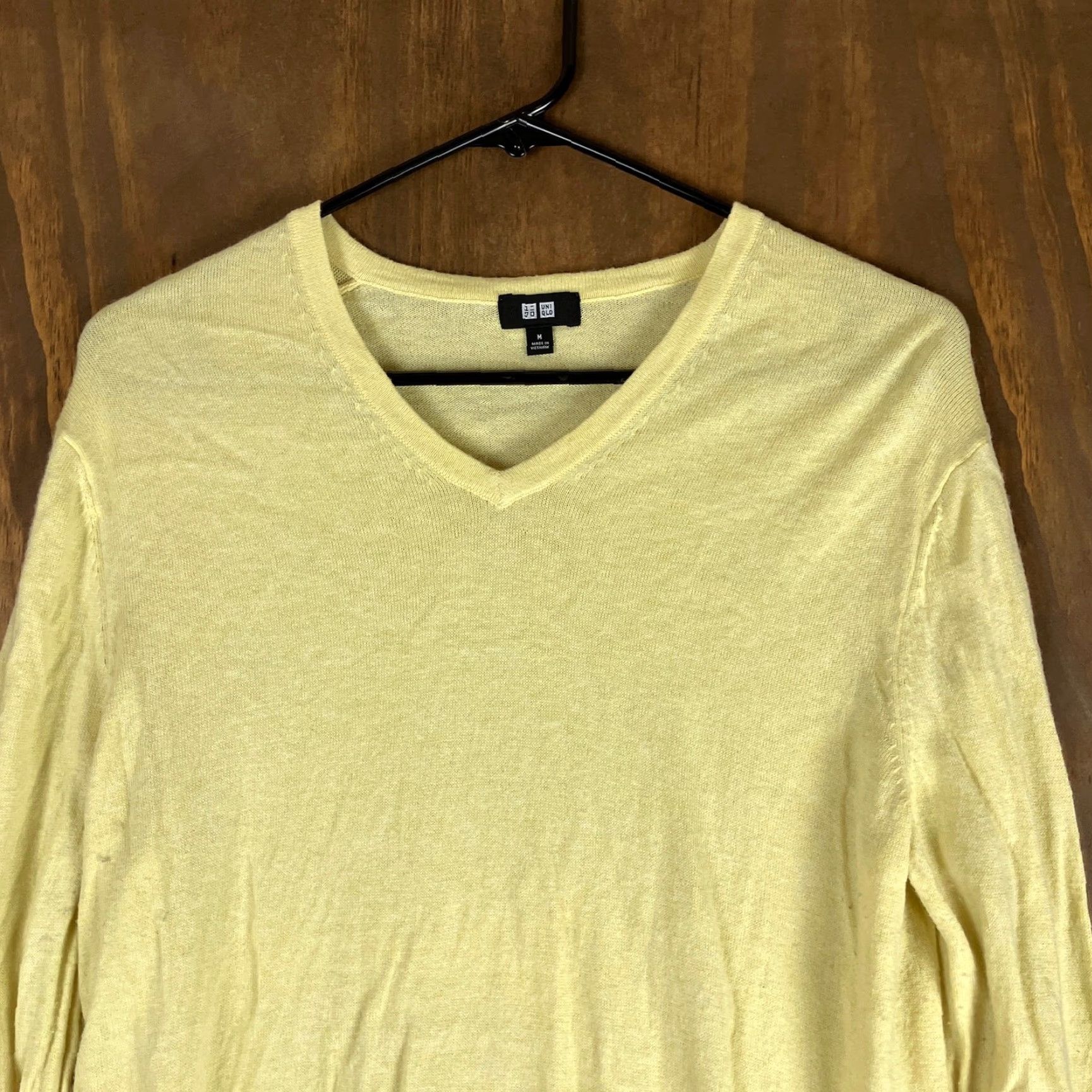 Uniqlo Uniqlo Sweater Yellow V-Neck Long Sleeve Medium Womens Regular Fit Pullover Knit Solid Casual Workwear Size M / US 6-8 / IT 42-44 - 2 Thumbnail