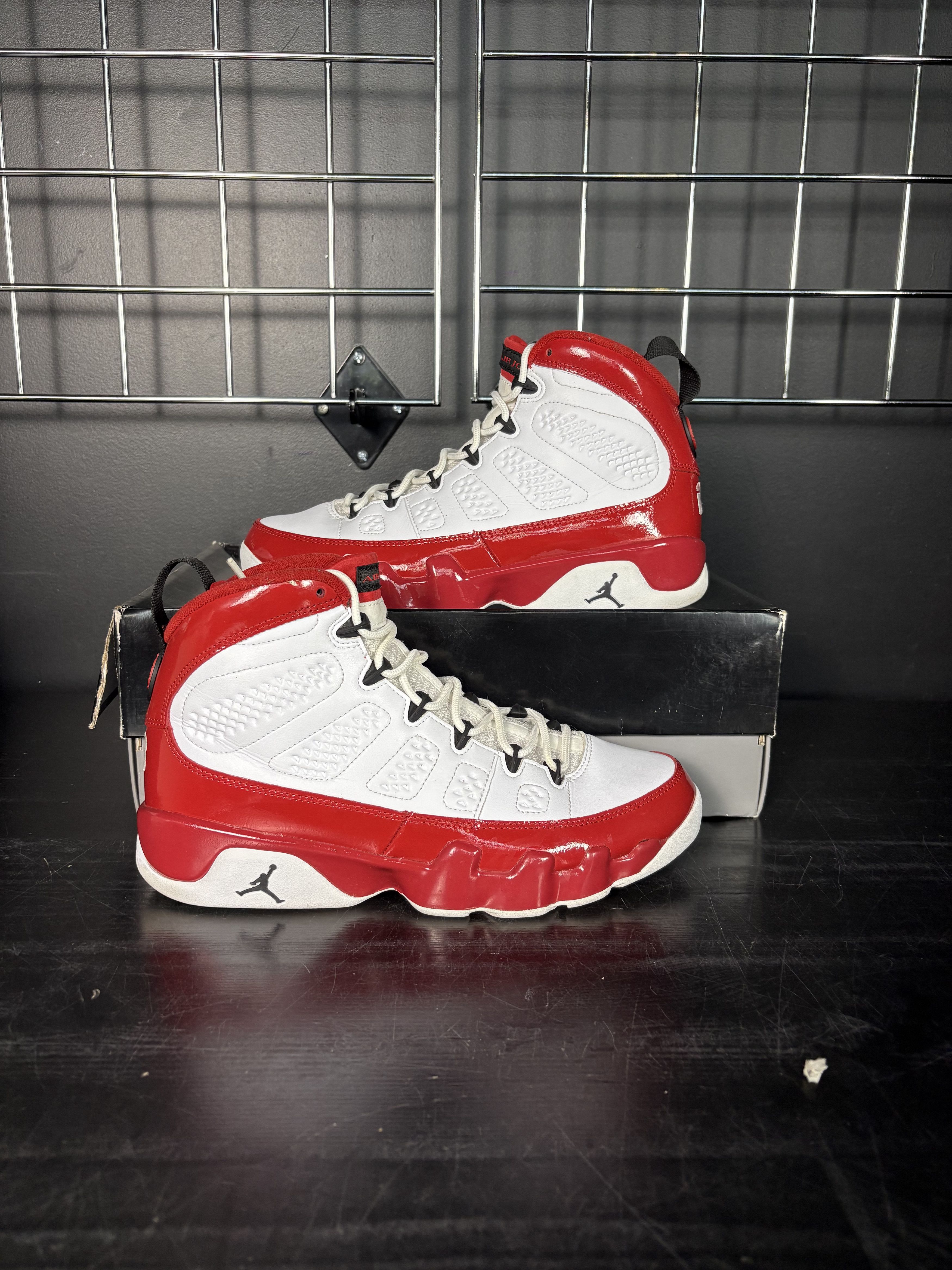 Jordan Brand Air Jordan 9 Retro "White Gym Red" **PRE-OWNED** - Size 8.5 Size US 8.5 / EU 41-42 - 1 Thumbnail