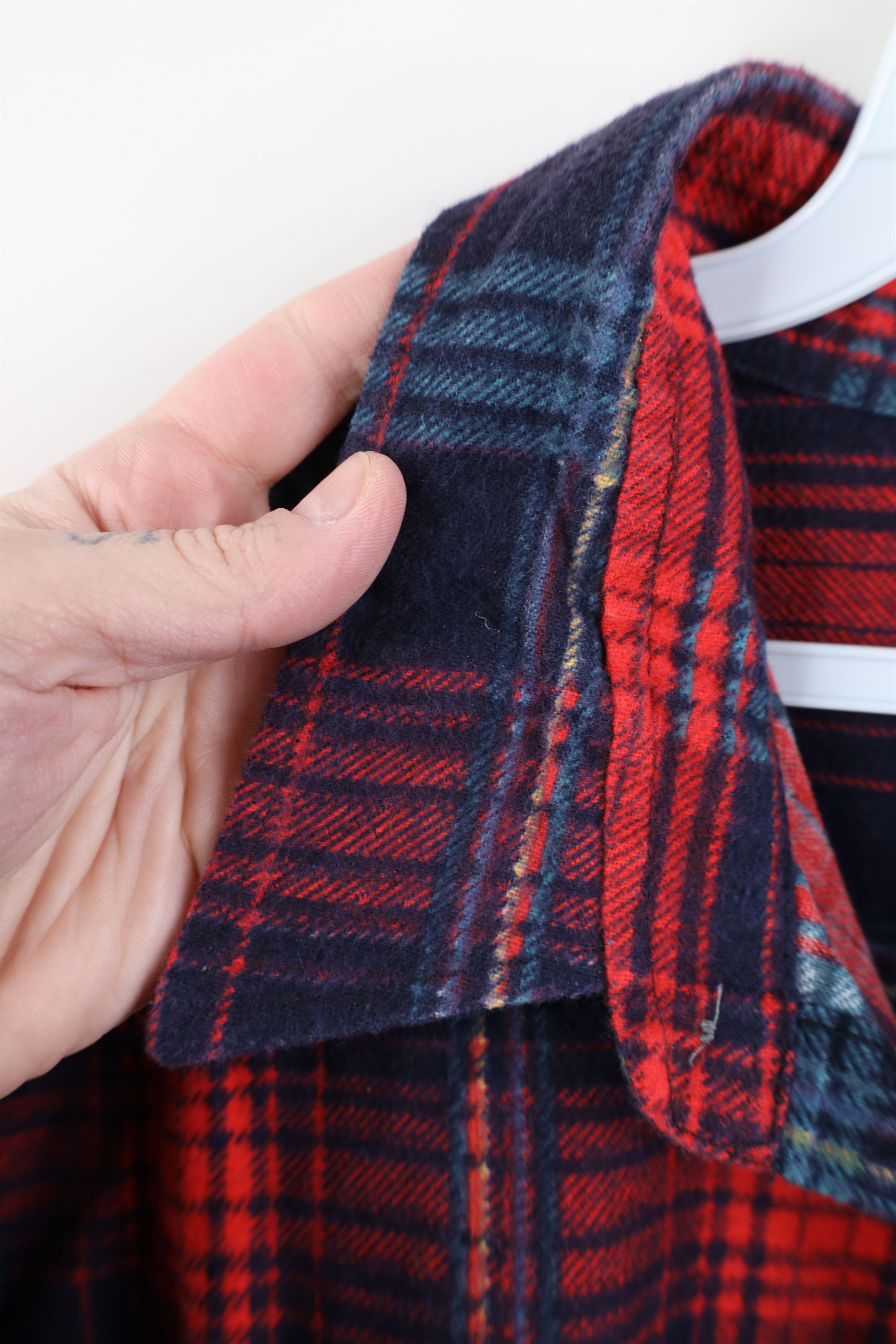 Vintage Vintage 90s Streetwear Collared Button Shirt Red Plaid Size US XL / EU 56 / 4 - 7 Thumbnail