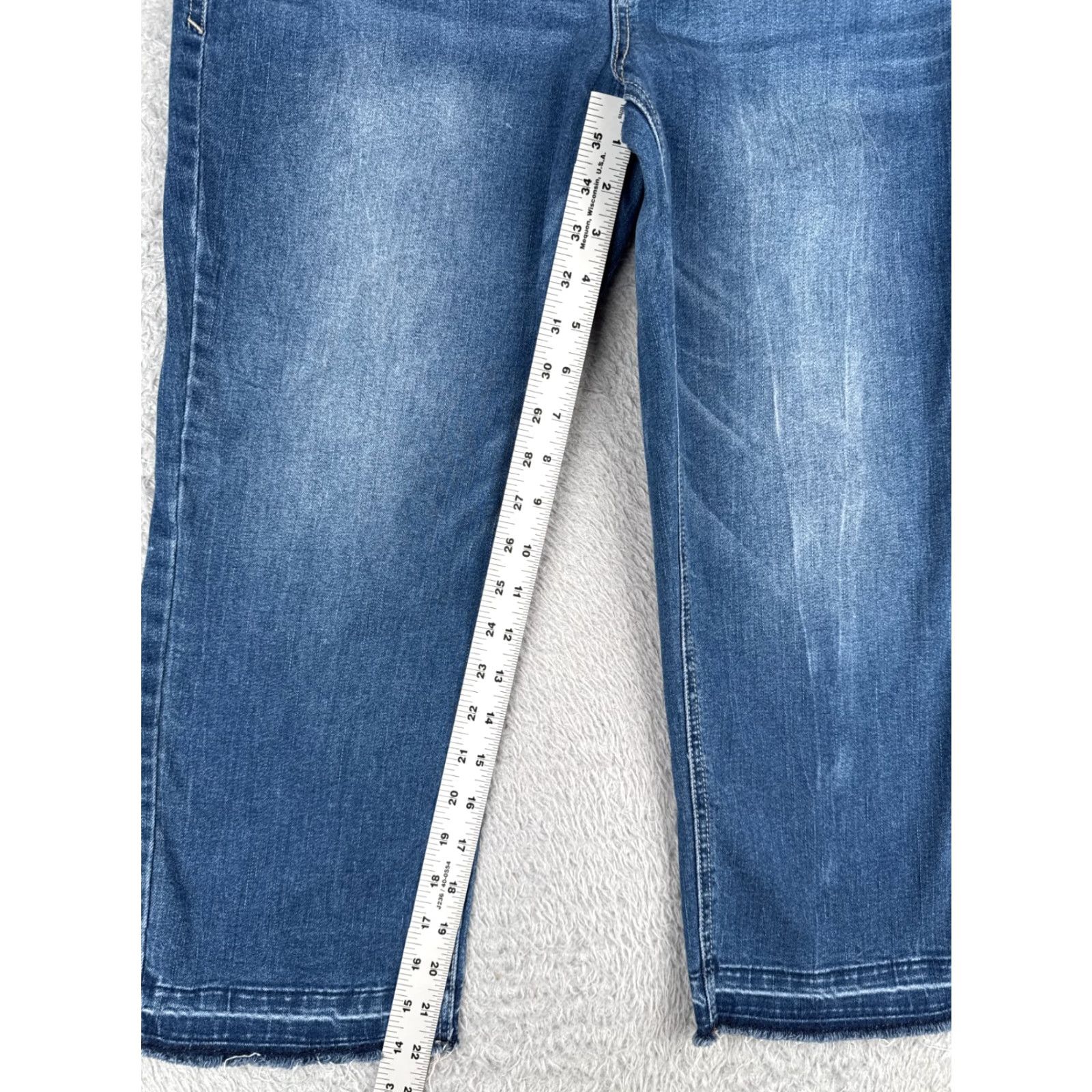 Vintage Maurices Jeans Capri Womens 29x22 Mid Rise Blue Denim Distressed 5-Pocket Regular Cotton Blend Capris 9" Rise Maurices Jeans Size 30" / US 8 / IT 44 - 7 Thumbnail