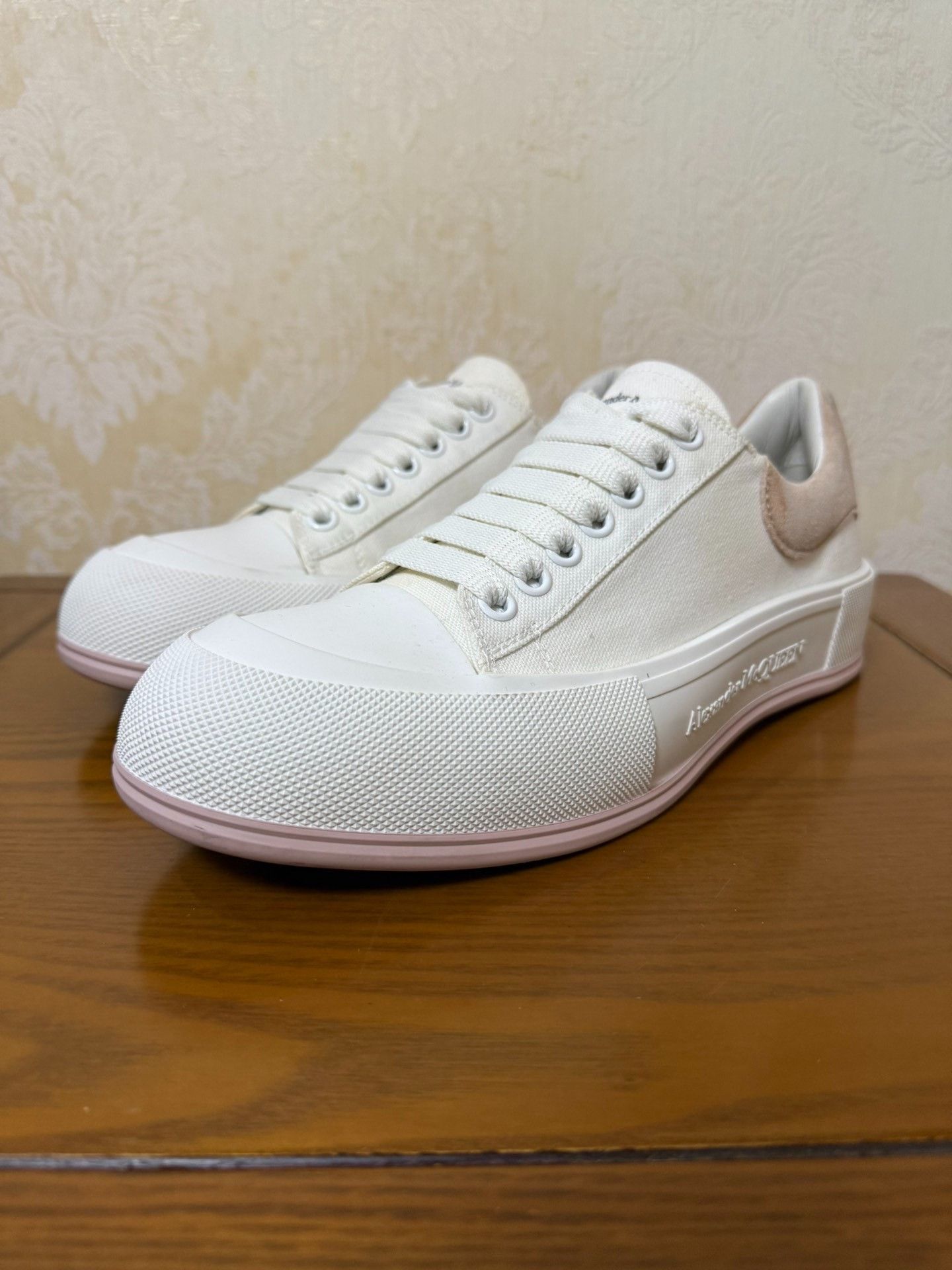 Alexander McQueen Alexander McQueen Canvas White Lowtop Sneakers 10.5 Men Size US 10.5 / EU 43-44 - 1 Thumbnail