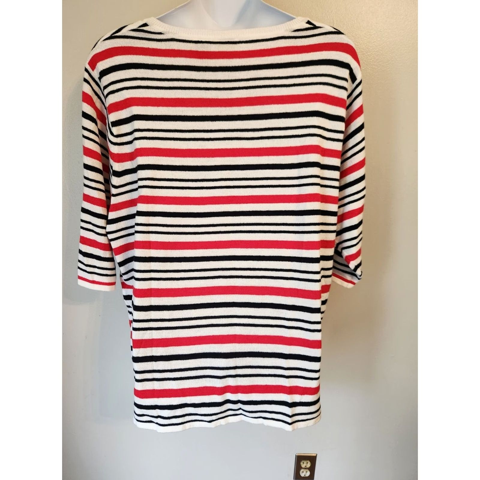 Vintage VINTAGE? No. White Stag Tunic Blouse Knit 3/4 Sleeve V-Neck Plus Size 4X Casual White Red Black Stripe Size XXL / US 16-18 / IT 52-54 - 4 Thumbnail