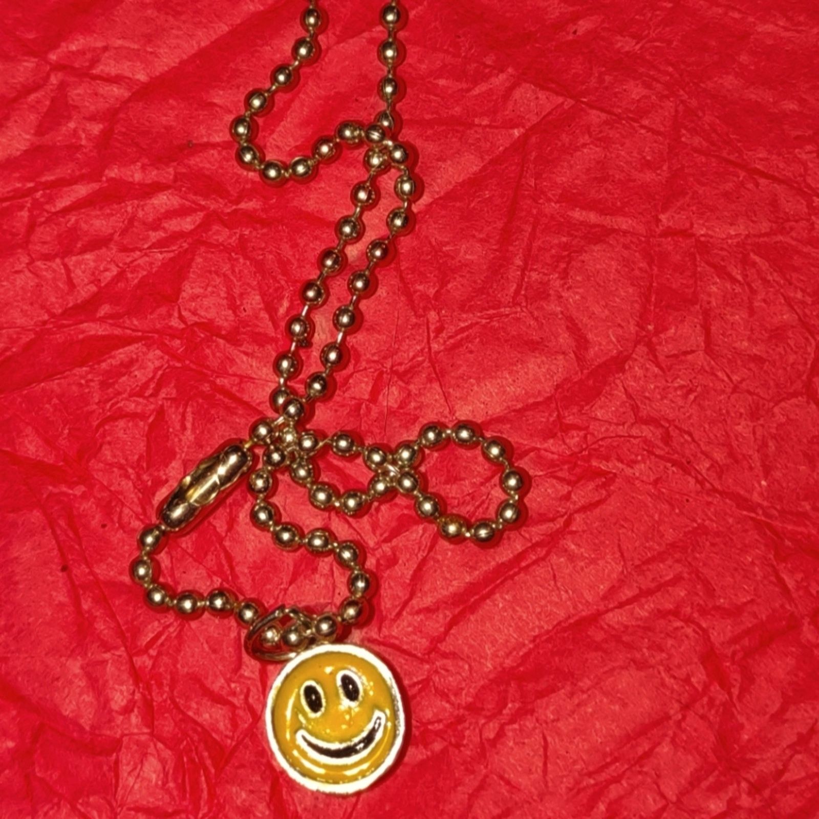 Vintage 1960s vintage smiley face on silver chain Size ONE SIZE - 2 Thumbnail