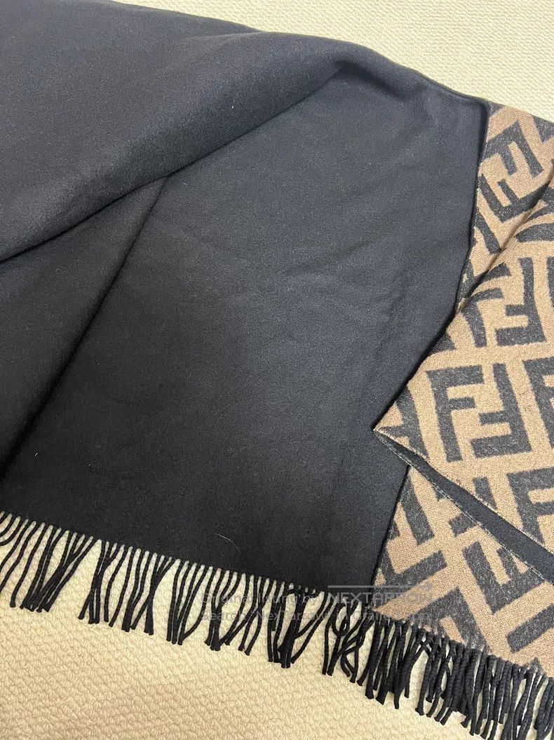 Fendi Fendi size 140*150cm Double-Sided Cashmere Cloak Shawl, Bla Size ONE SIZE - 2 Thumbnail