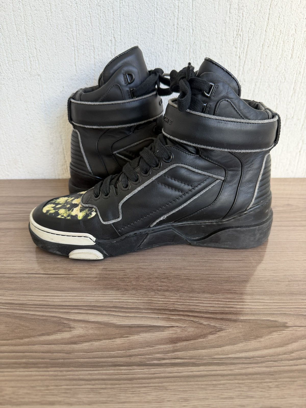 Givenchy Tyson high sneaker by Riccardo Size US 8 / EU 41 - 10 Thumbnail