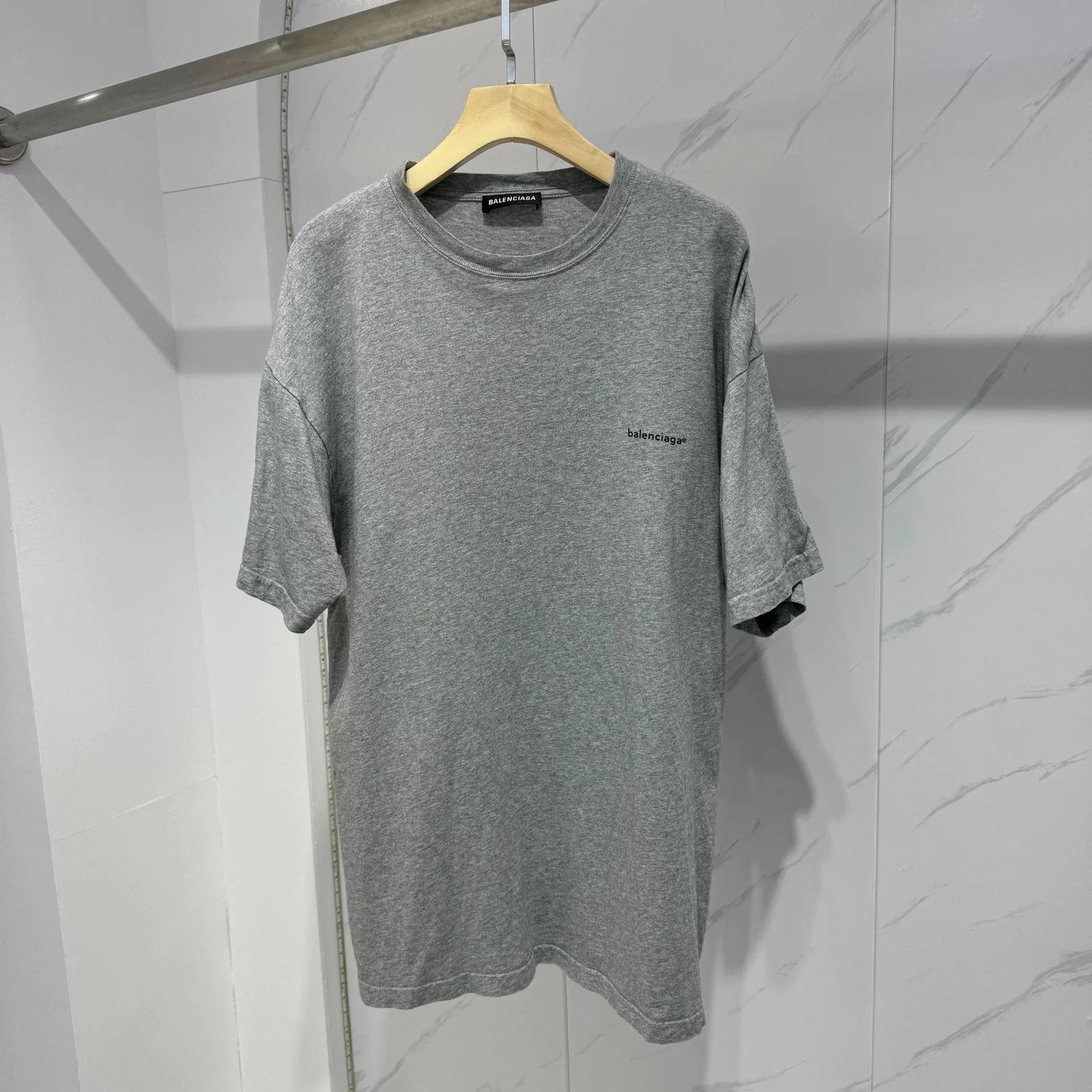 Balenciaga Balenciaga Small Logo Gray Basic T-Shirt Size US S / EU 44-46 / 1 - 1 Thumbnail