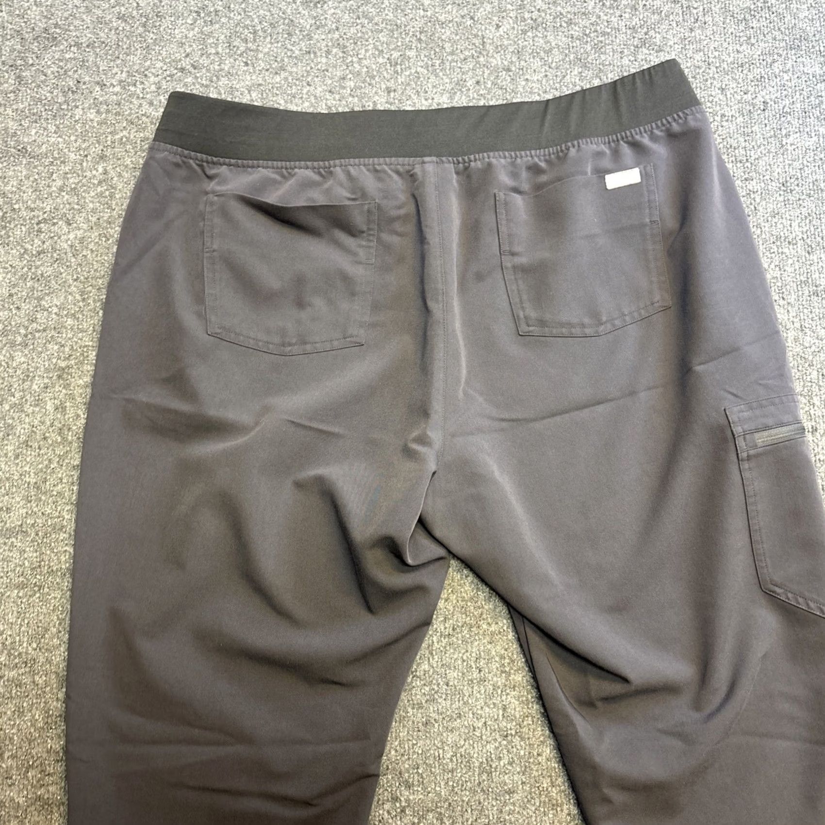 Vintage Figs Kade Cargo Scrub Pants Women XL T Grey Jogger Technical Collection Scrub Pants Women XL Grey FIGS Size 40" / US 18 - 5 Thumbnail