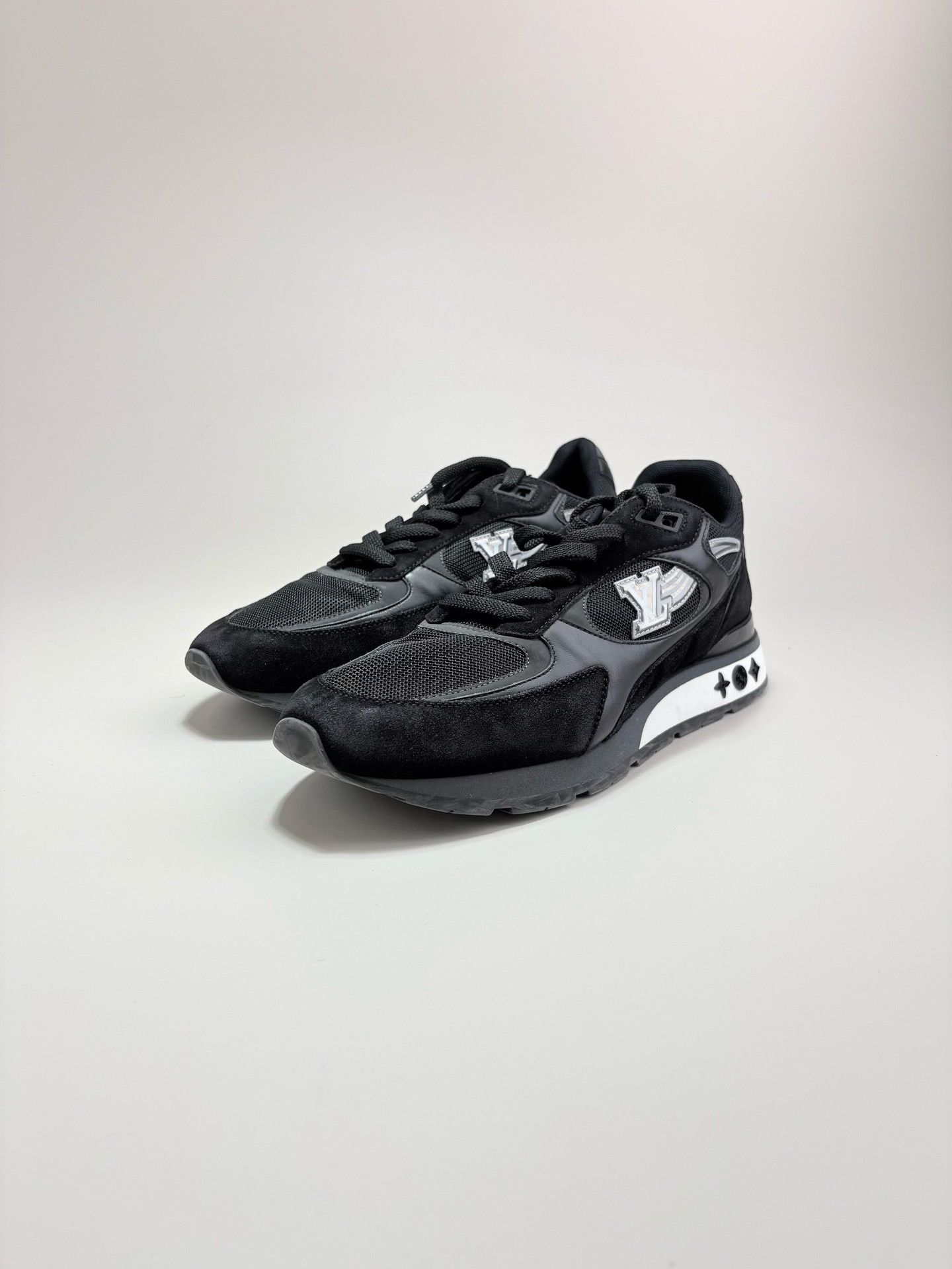 Louis Vuitton Louis Vuitton LV Run Away Sneakers Size US 9 / EU 42 - 1 Thumbnail