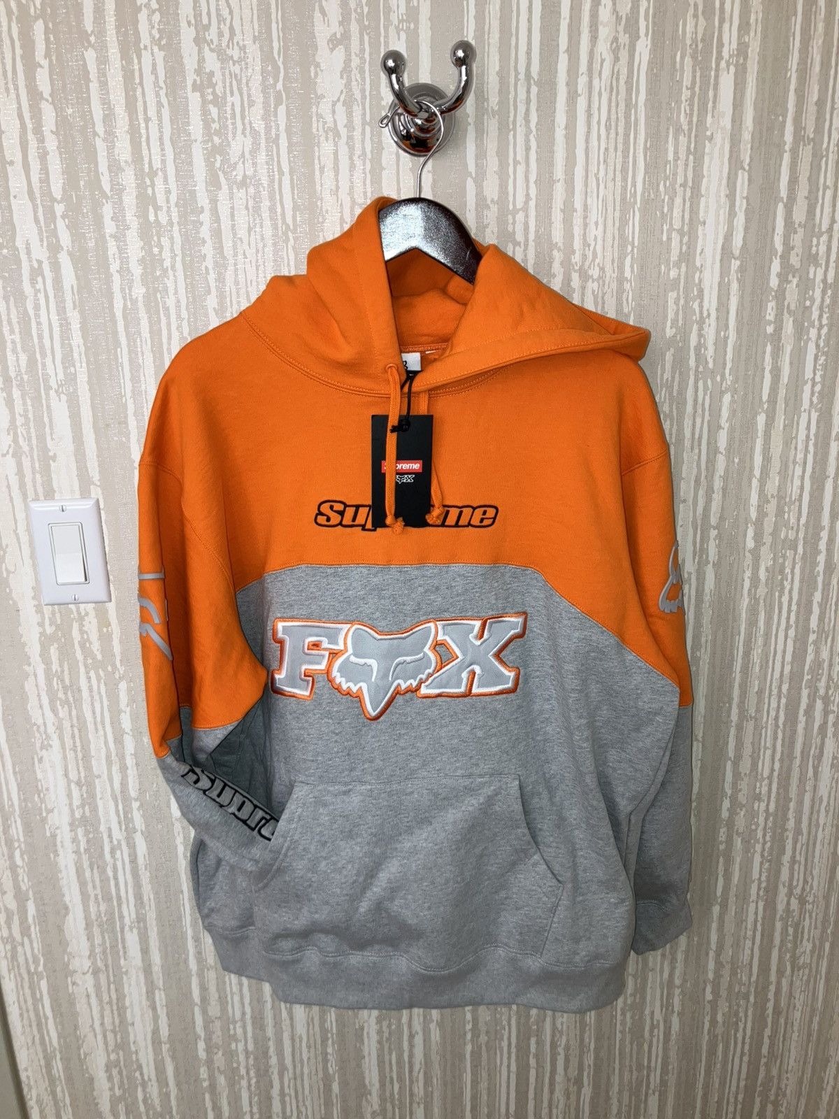 Supreme Supreme Hoodie (Never worn) Size US L / EU 52-54 / 3 - 2 Thumbnail