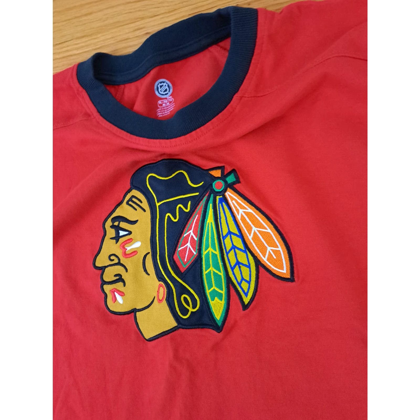 NHL VINTAGE Chicago Blackhawks Hockey Embroidered Patch Sweatshirt NHL XL Red Mens Sweatshirt Size US XL / EU 56 / 4 - 3 Thumbnail
