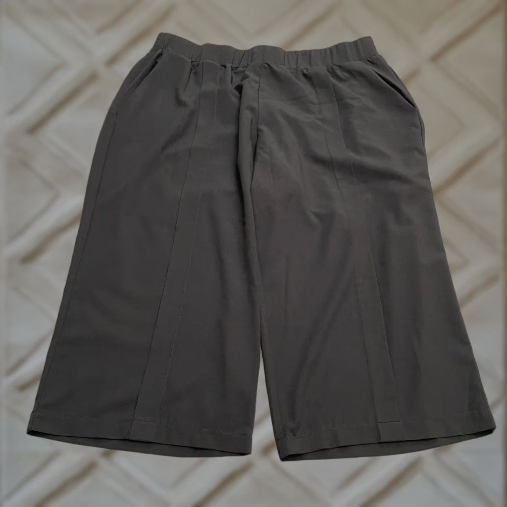 Vintage Loralette Cropped Pants Womens 3X Black Wide Leg Elastic Waist Casual 39x22 Size 40" / US 18 - 1 Thumbnail