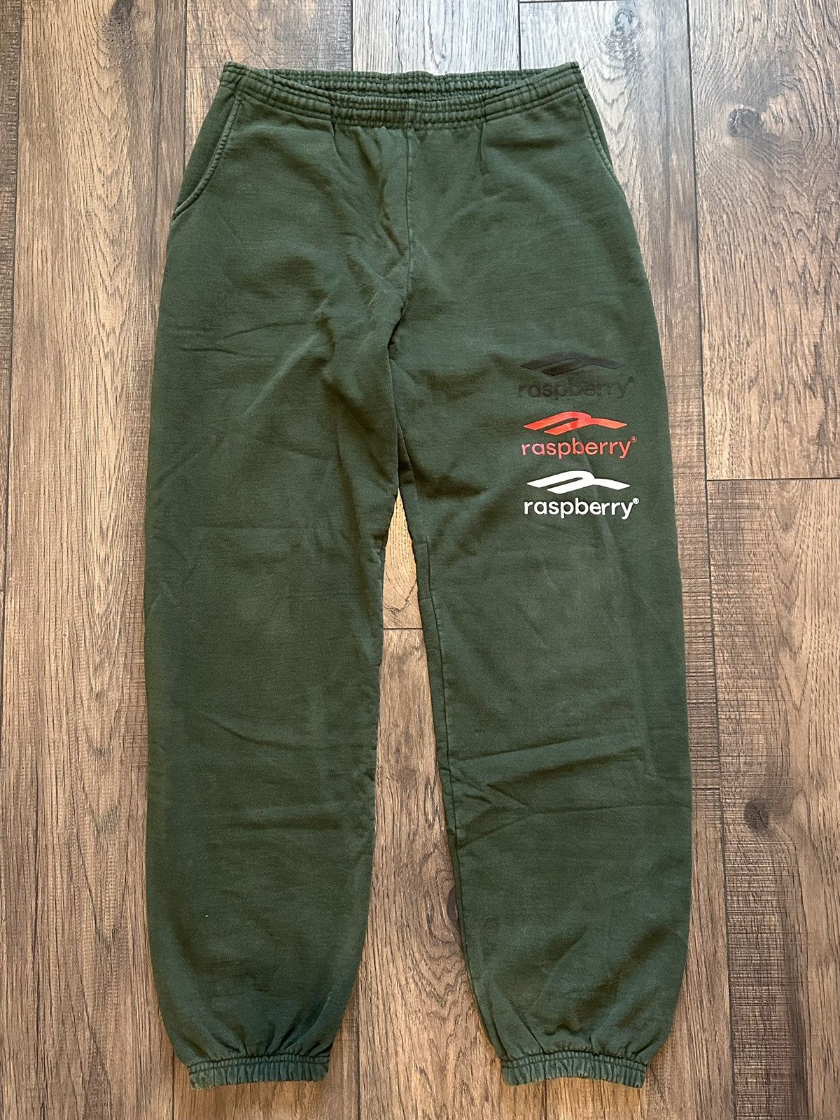 Gv gallery Raspberry Hills Triple Logo Sweatpants Sz Large