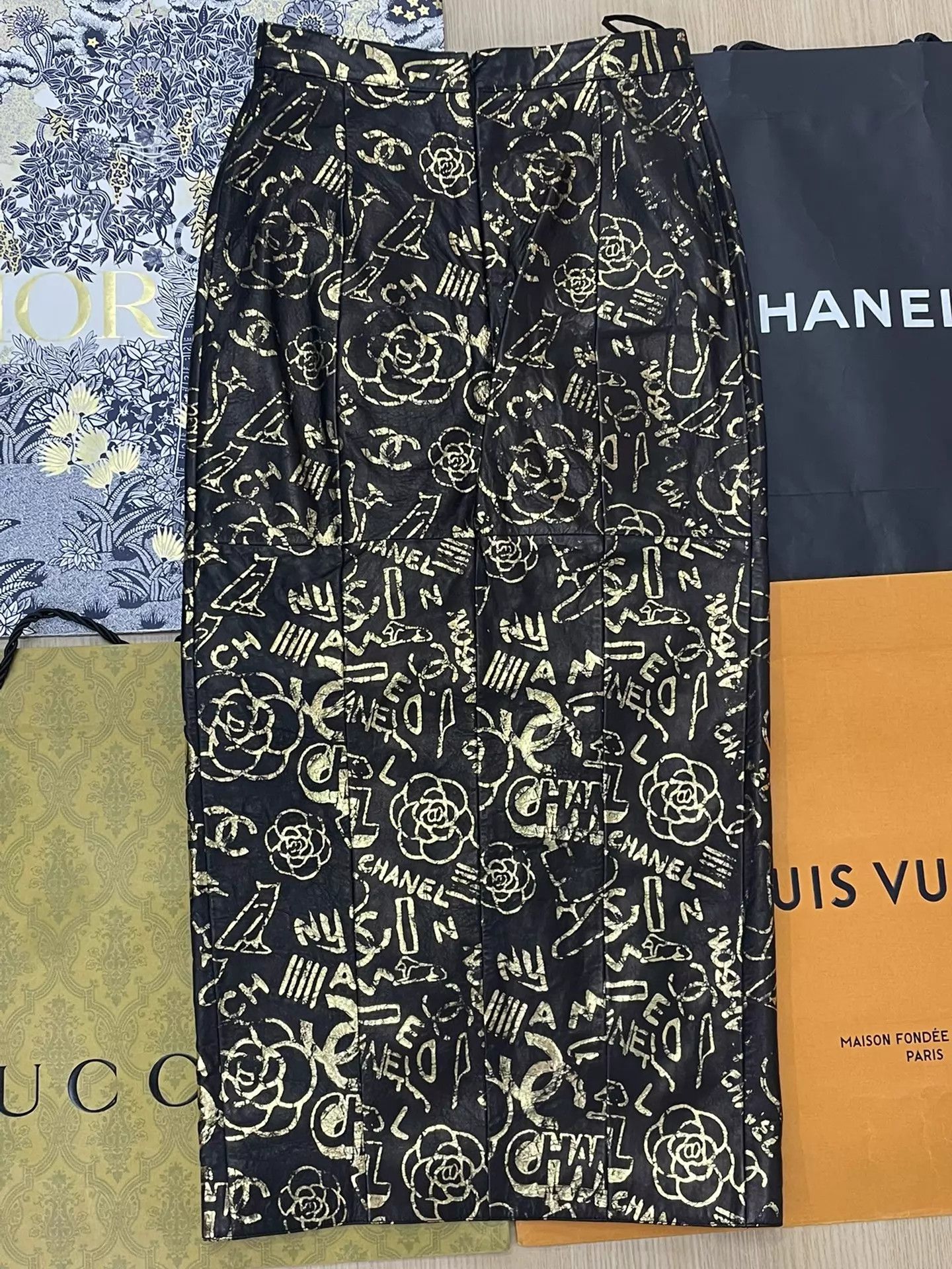 Chanel Chanel Egyptian Gold Graffiti Skirt Black Gold 38 Size 27" / US 4 / IT 40 - 3 Thumbnail