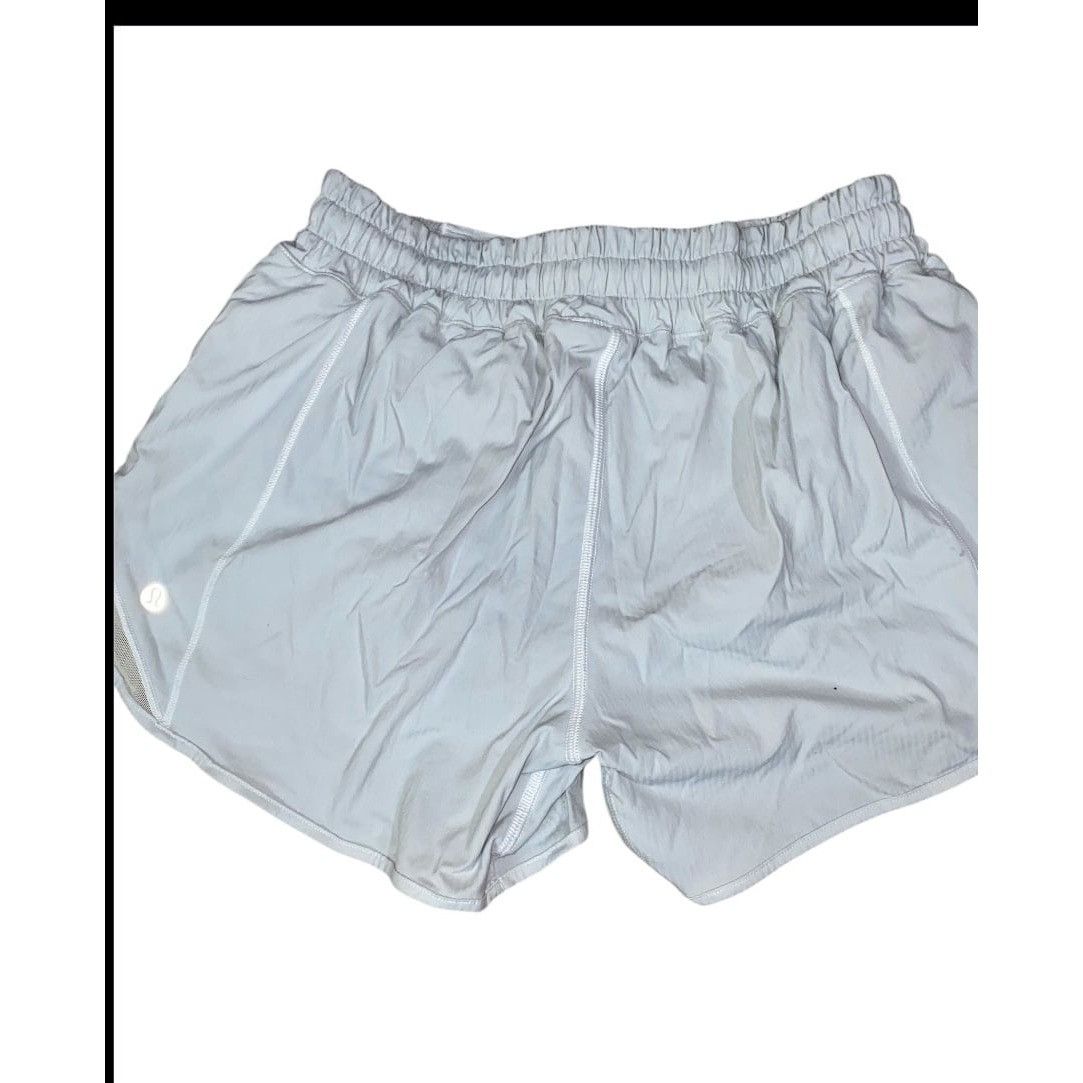 Lululemon Lululemon short size 6 l very good condition. Size 22" - 1 Thumbnail
