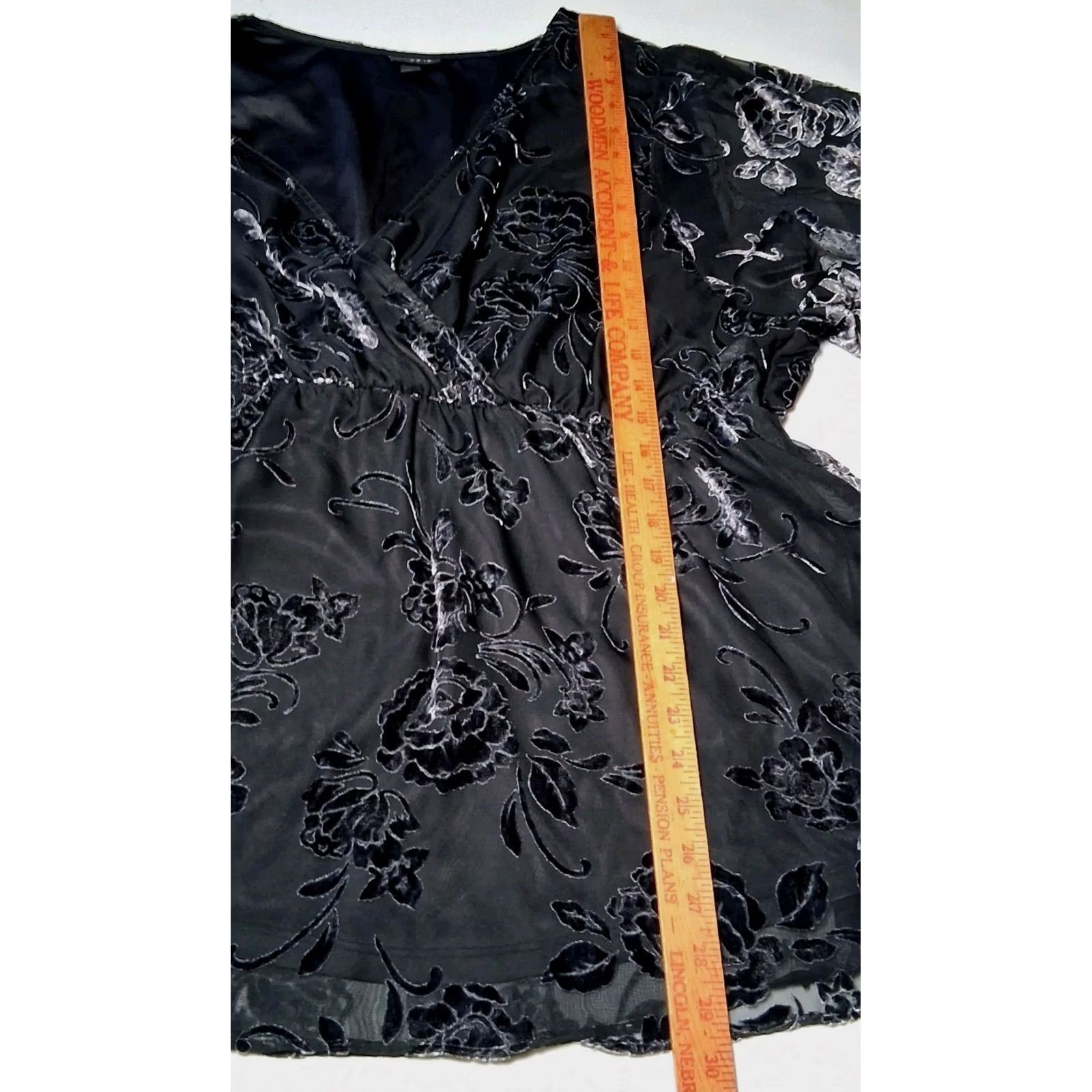 Torrid Torrid Blouse Shirt Plus Size 3 Black Floral Short Sleeve V-Neck Flutter Sheer Burnout Velvet Bohemian Goth Whimsigoth Party Wedding Womens Size XS / US 0-2 / IT 36-38 - 5 Thumbnail