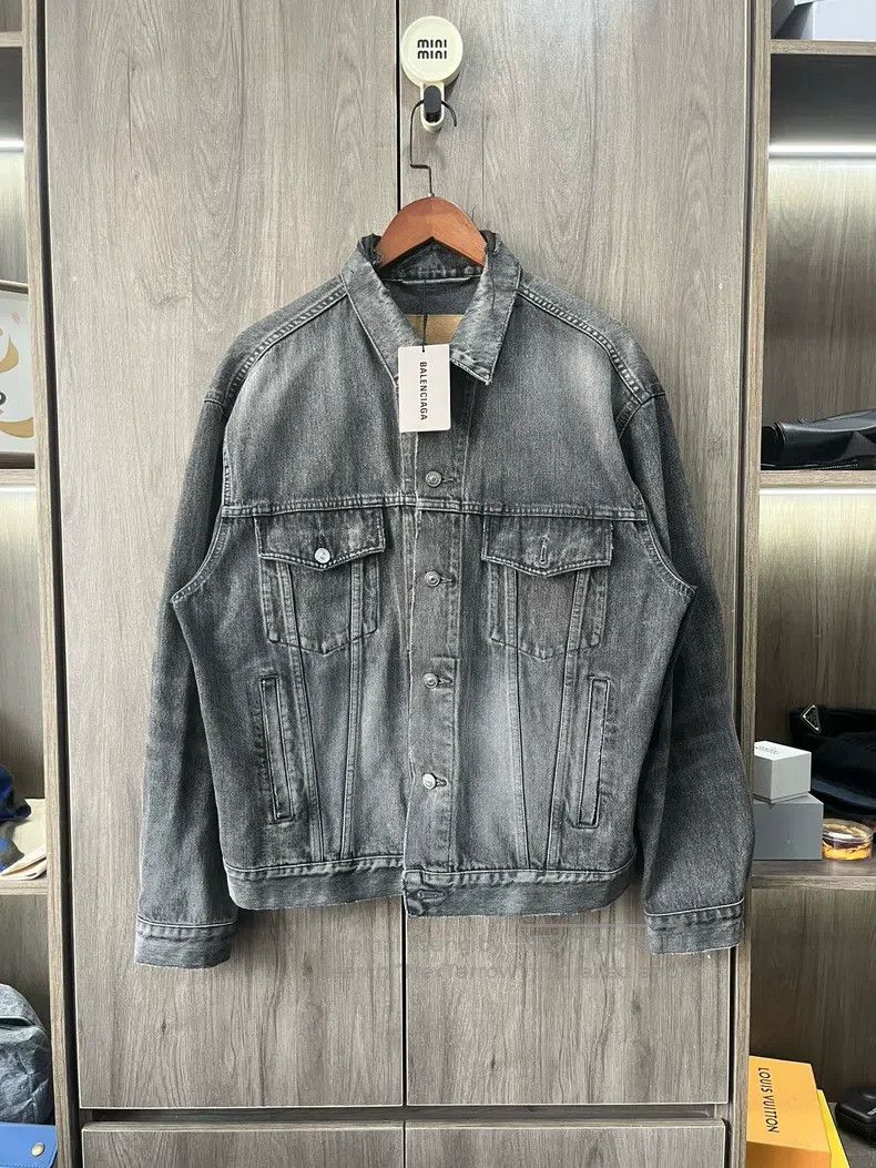 Balenciaga Balenciaga Letter print distressed denim jacket Size XS / US 0-2 / IT 36-38 - 1 Thumbnail