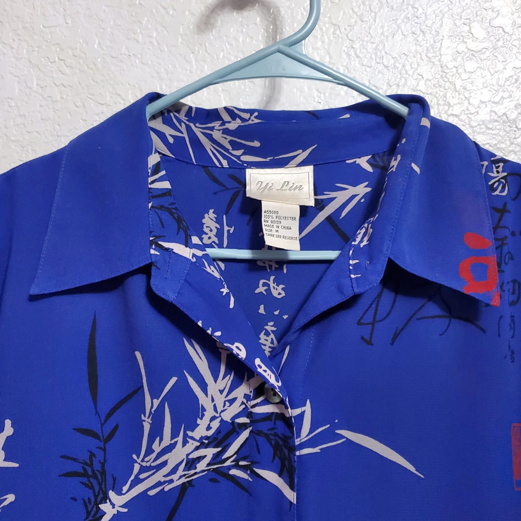 Vintage VINTAGE Yi Lin Blouse Women M Blue White Asian Calligraphy Floral Collared Long Sleeve Button Down Size M / US 6-8 / IT 42-44 - 4 Thumbnail