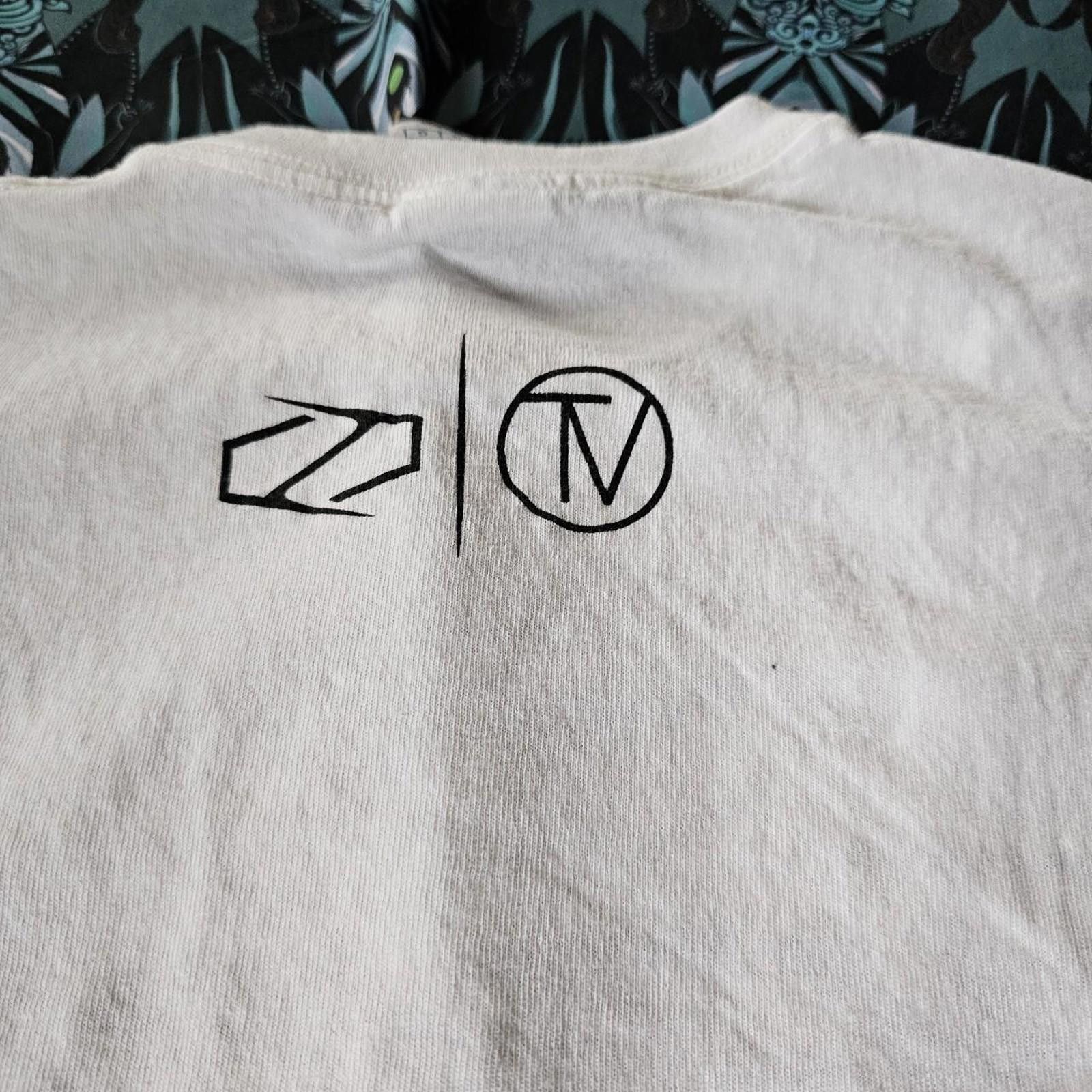 Designer Men's Black and White Fuzion T-shirt Size US L / EU 52-54 / 3 - 5 Thumbnail