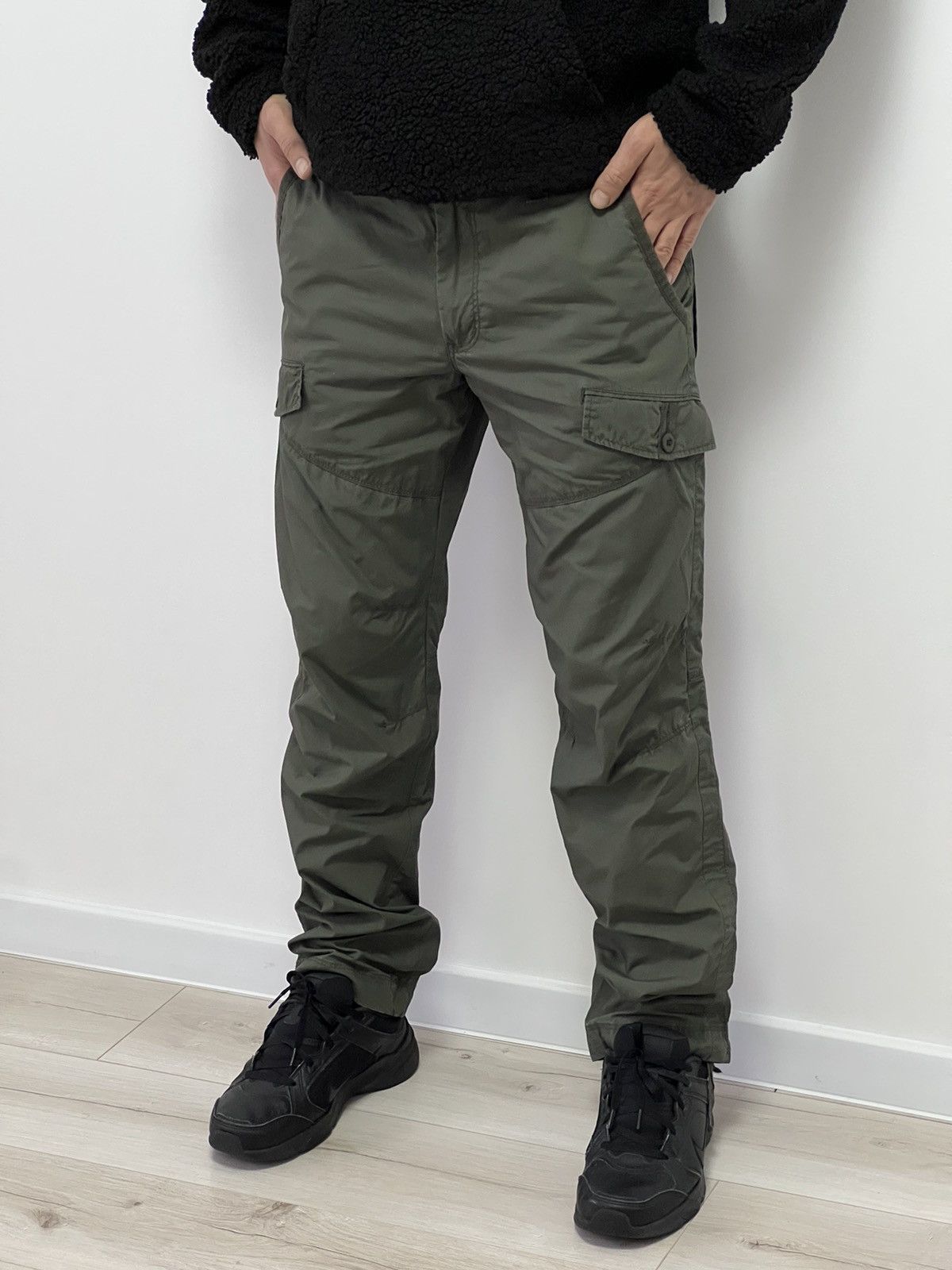 Uniqlo Faded green multipocket tactical cargo pants