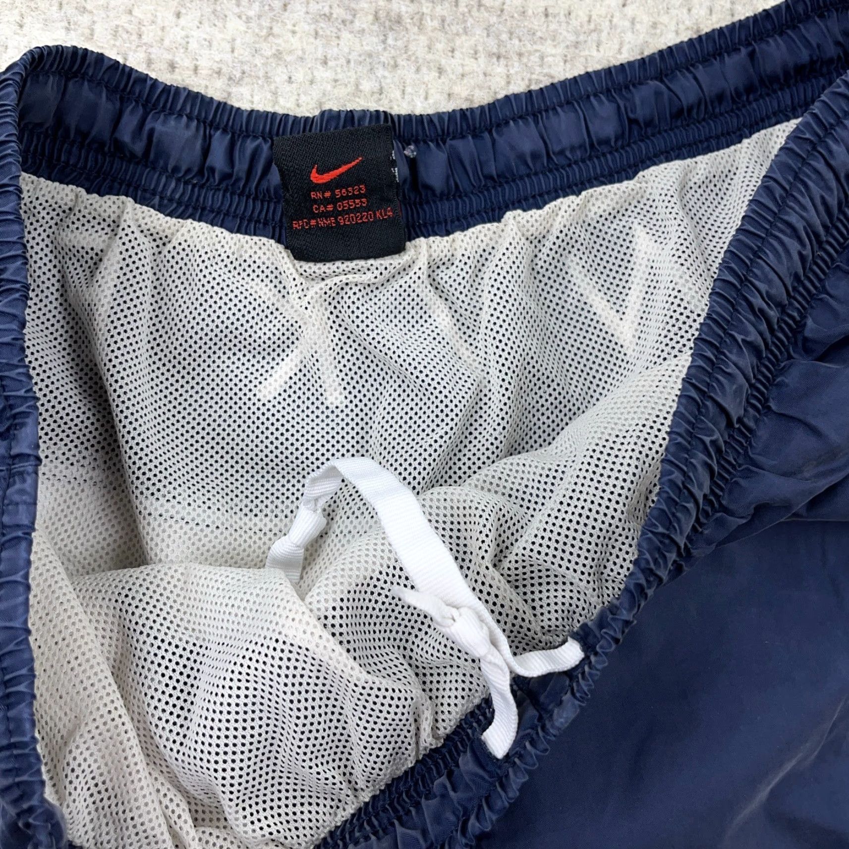 Nike VINTAGE Nike Swim Trunks Men Large Navy Blue Bored Shorts Spellout 2000s Swim Trunks Nike Men L Navy Blue 2000s Size US 33 - 4 Thumbnail
