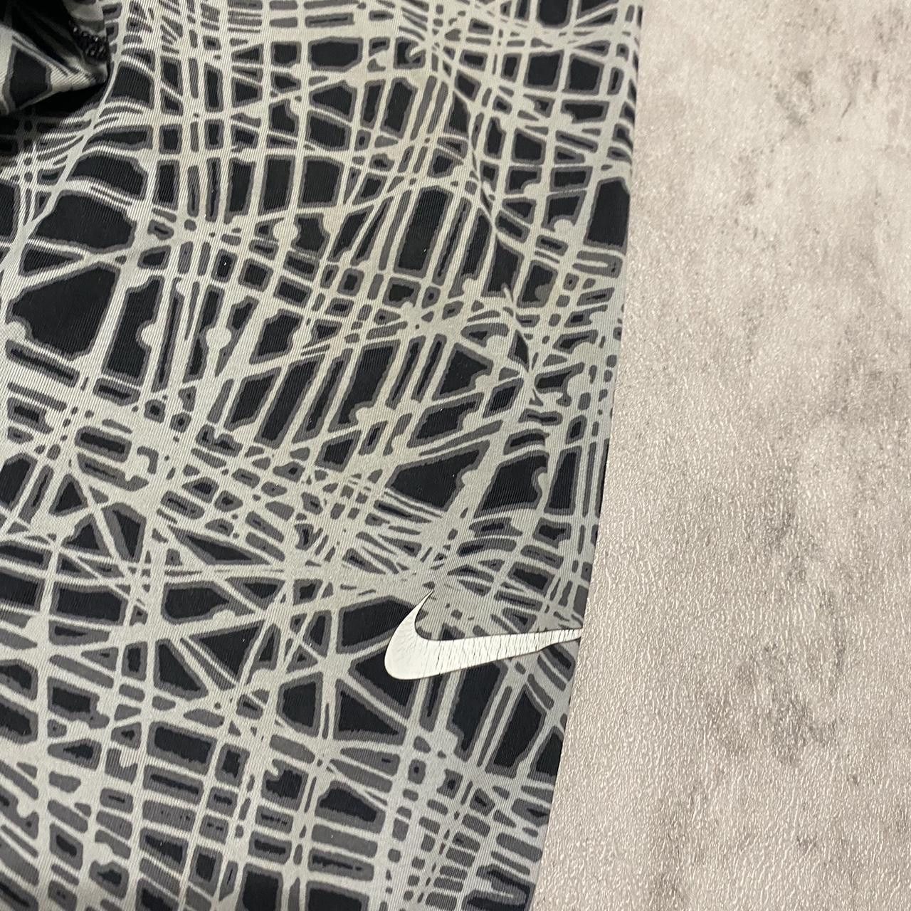 Nike Nike Pro black and white sportswear leggings Size US XS / EU 42 / 0 - 4 Thumbnail