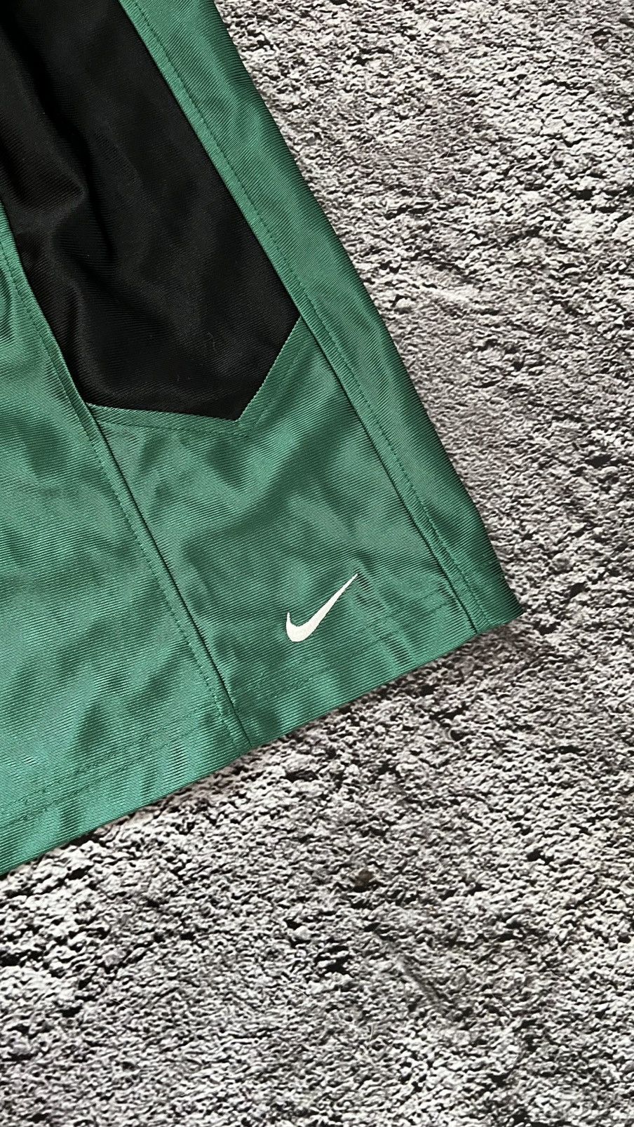 NBA × Nike × Vintage VTG 90’s Boston Celtics NBA nike vintage shorts Size US 38 / EU 54 - 3 Thumbnail