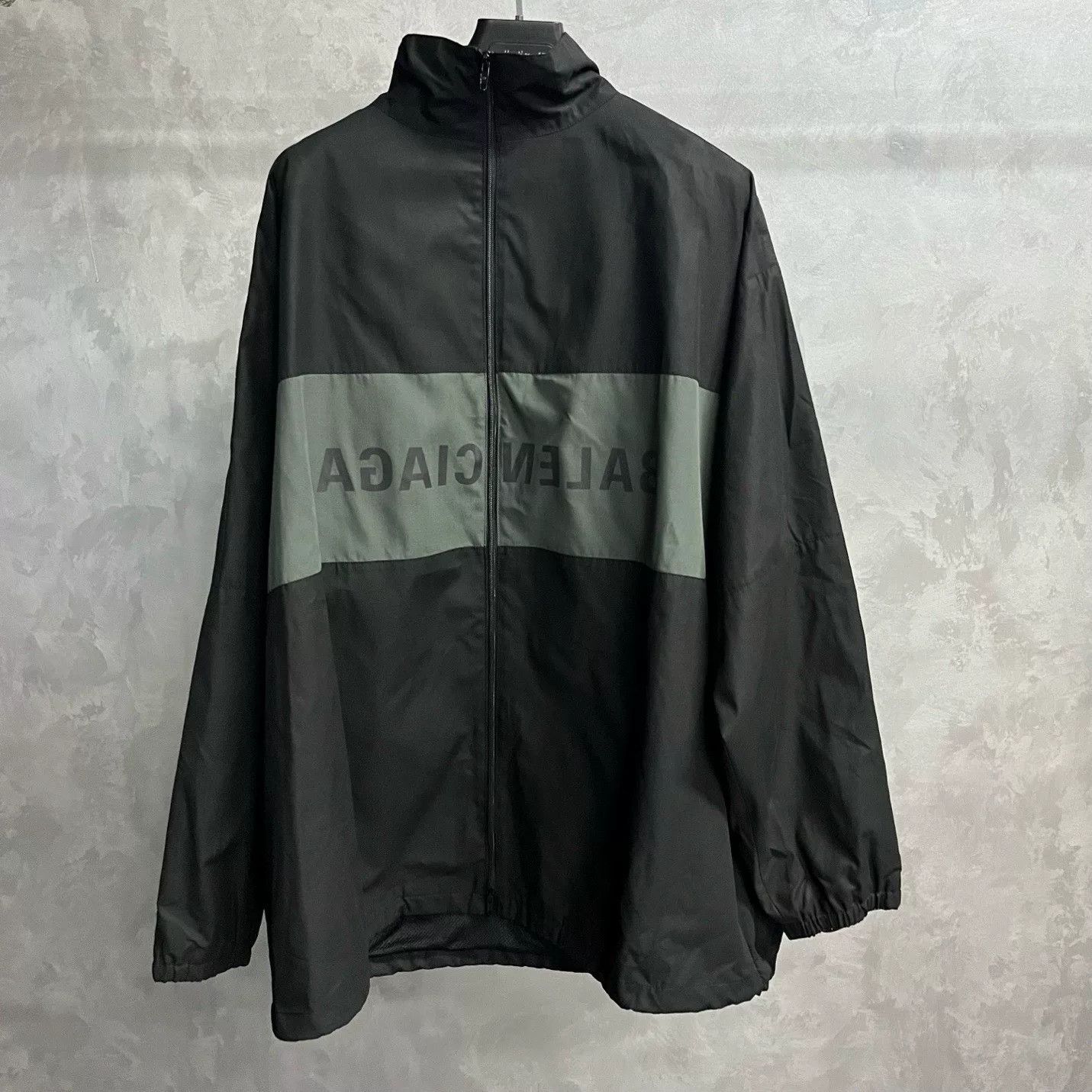 Balenciaga Balenciaga Retro Printed Black Light Jacket m Men Size US M / EU 48-50 / 2 - 1 Thumbnail