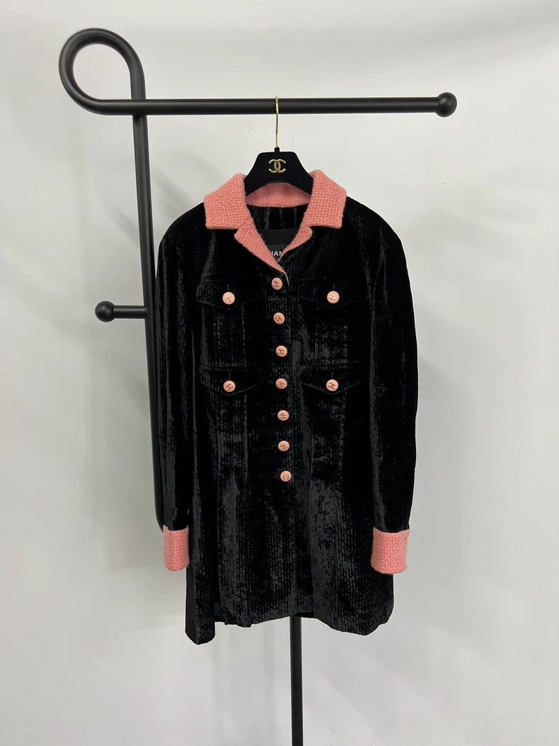 Chanel 22B pink collar black velvet mid-length jacket