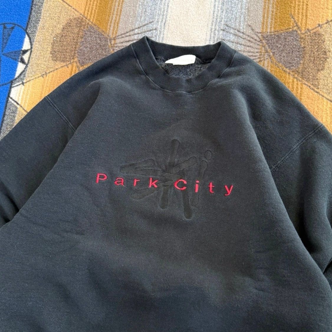 Vintage VINTAGE 90s Ski Park City Utah Embroidered Crewneck Sweatshirt SZ Medium Skiing Mens Sweatshirt Size US M / EU 48-50 / 2 - 6 Thumbnail