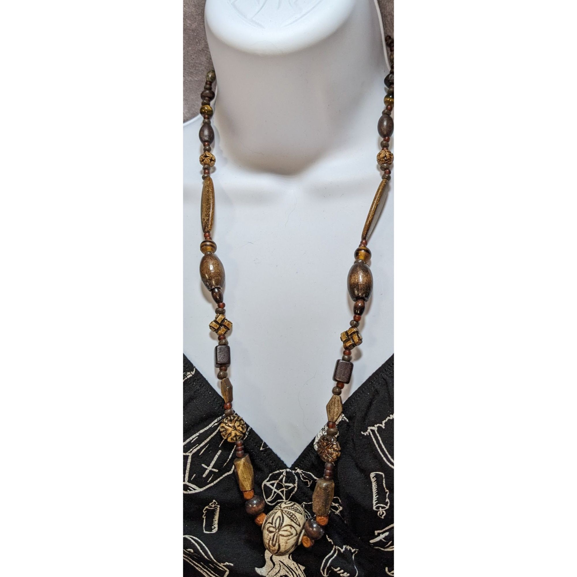 Handmade Vintage Handmade Rustic Beaded Necklace With Carved Floral P Size ONE SIZE - 5 Thumbnail