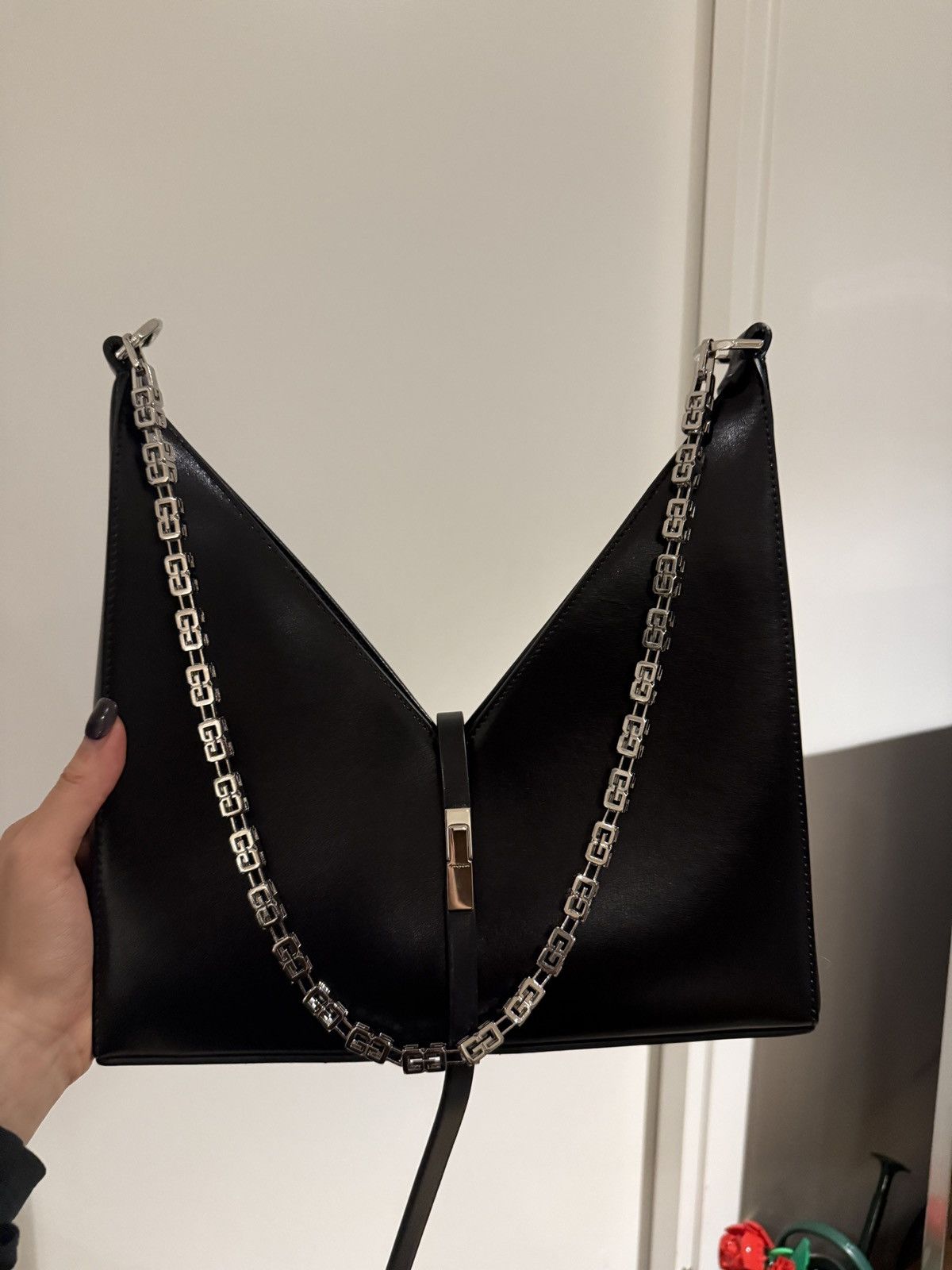 Givenchy Givenchy Small Cut Out Logo Chain Bag Size ONE SIZE - 1 Thumbnail