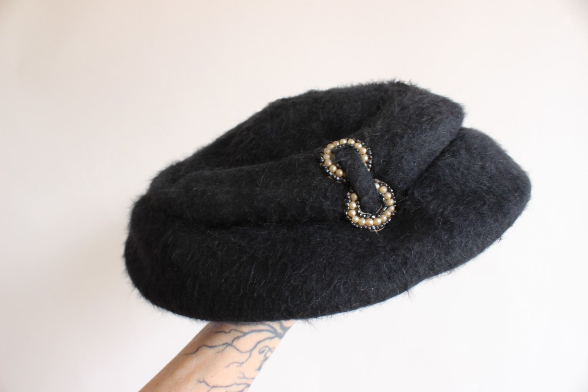 Vintage Vintage 1940s Hat, Black Plate Hat with Faux Pearls, Milline Size ONE SIZE - 2 Thumbnail
