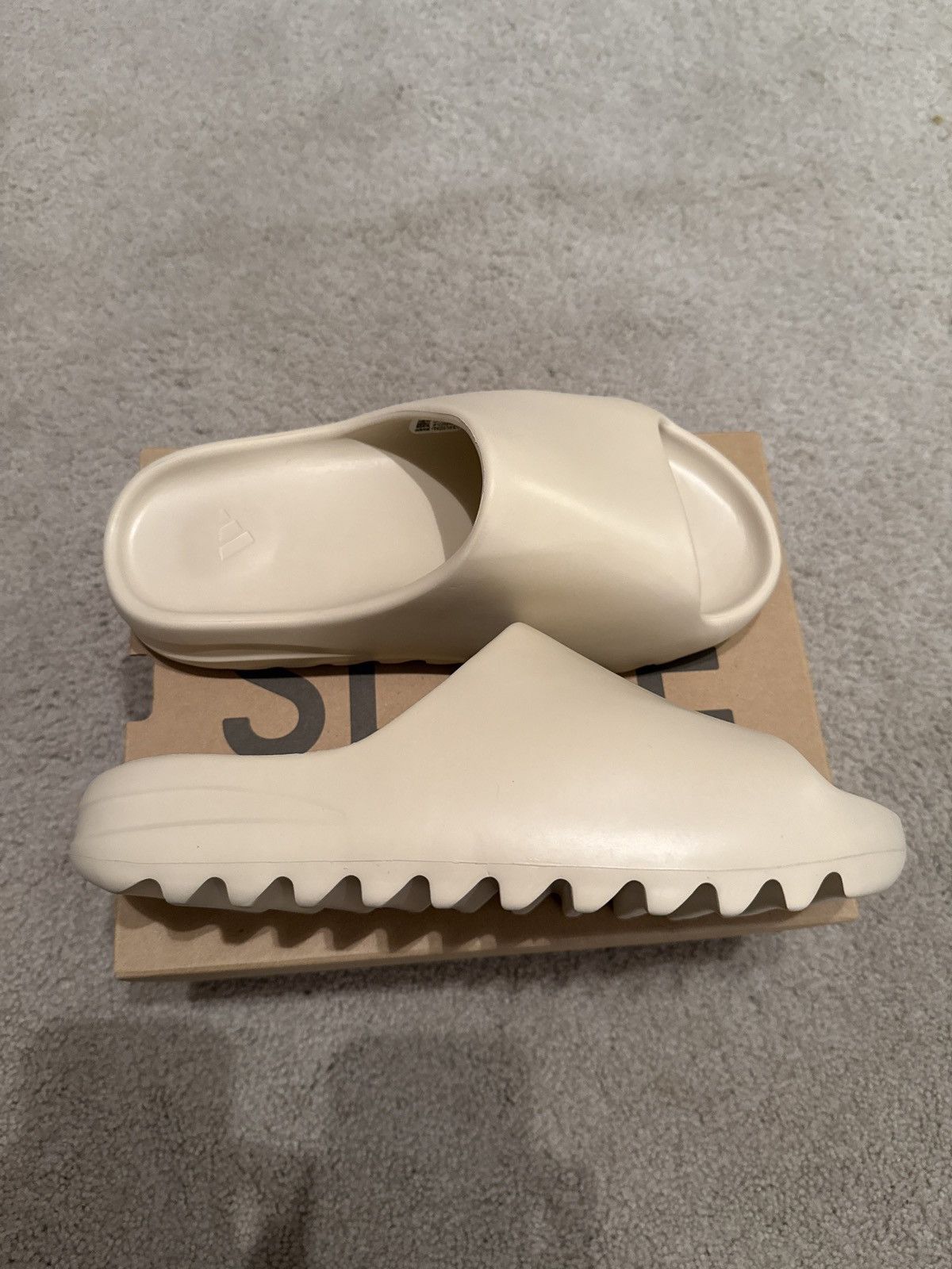 Yeezy Yeezy Slide “Bone” OG First Release Size US 10 / EU 43 - 3 Thumbnail