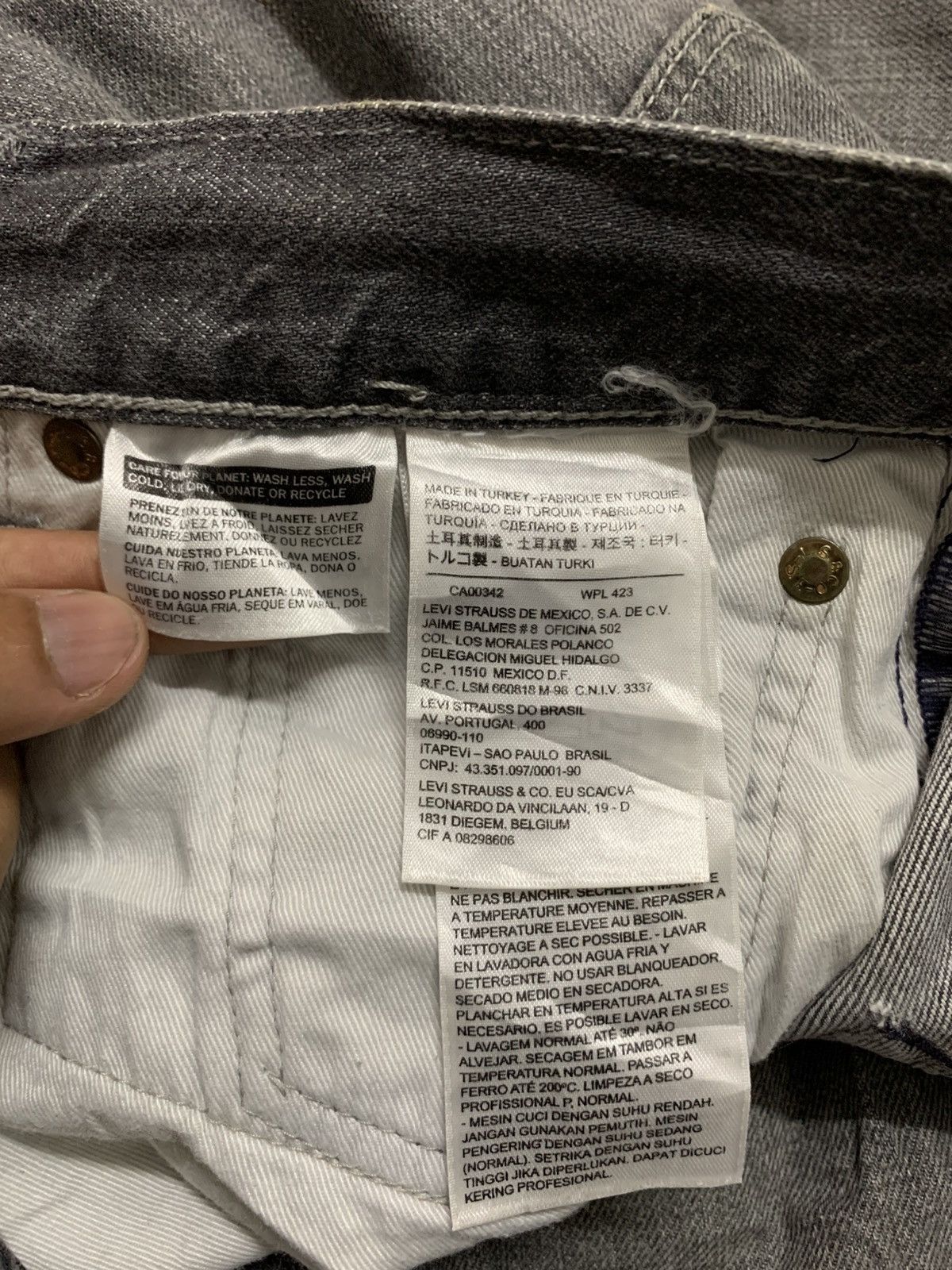 Levi's vintage levi's 501 distressed denim jeans W37 Size US 37 - 12 Thumbnail