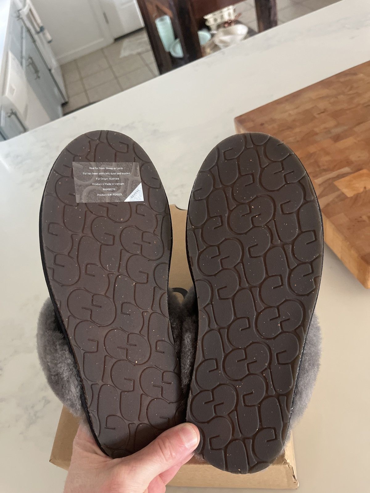 Ugg UGG Scuffette II Slippers Black/ Grey Brand New 8W Size US 8 / IT 38 - 2 Thumbnail