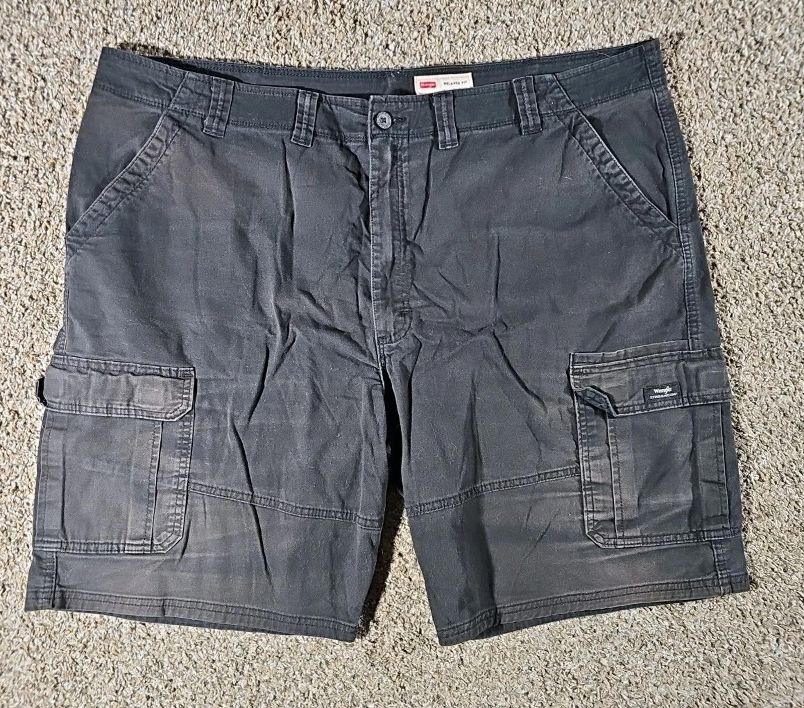 Wrangler Wrangler Relaxed Fit Sz 46 Black Cargo Shorts Size US 44 / EU 60 - 1 Thumbnail