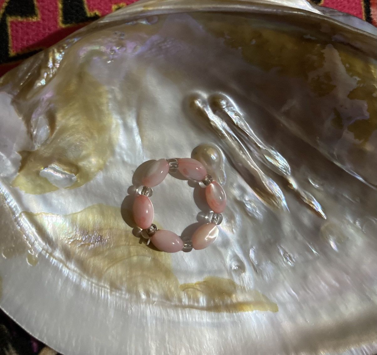 Other Pink dyed mother of pearl ring Size ONE SIZE - 1 Preview