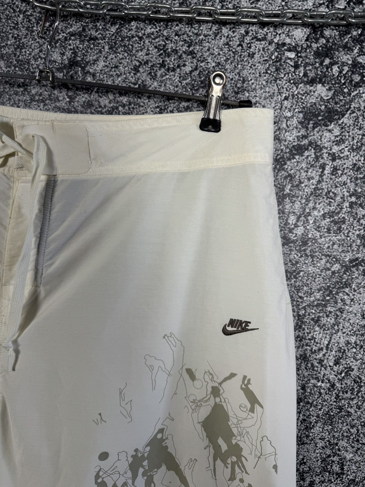 Nike Men’s Vintage Nike Cream Shorts With Map Logo Print Size 36 Size US 36 / EU 52 - 2 Thumbnail