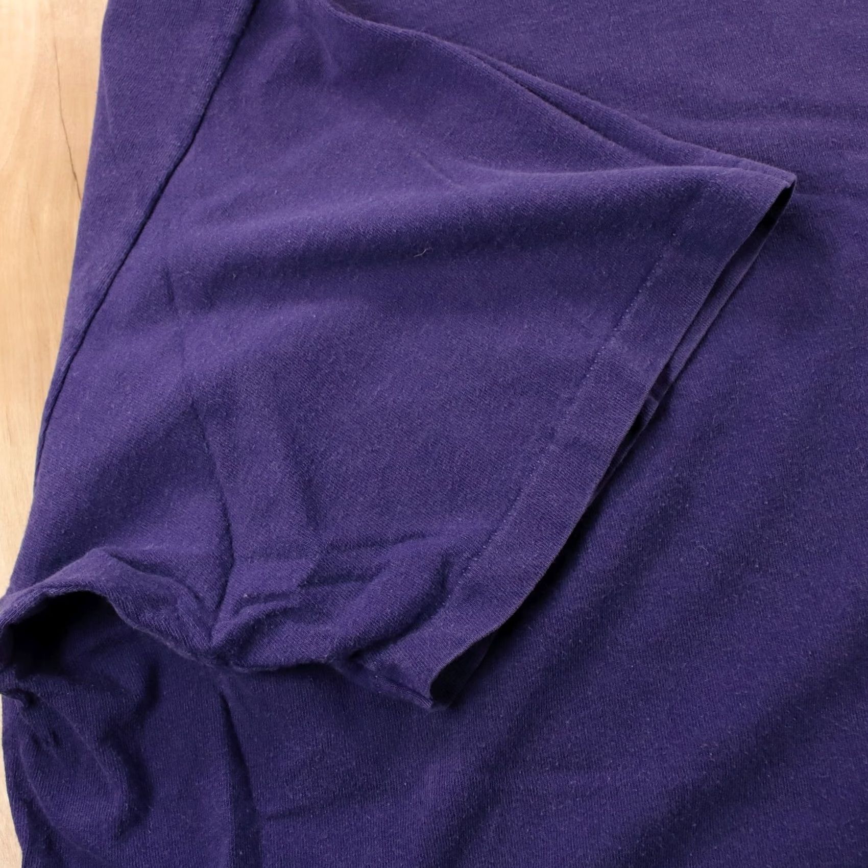 Champion VINTAGE Champion Chest logo spellout single stitch gym tee XL Purple Mens T-Shirt Short Sleeve Cotton Crew Neck 90s 00s Y2K Logo Print Size US XL / EU 56 / 4 - 4 Thumbnail
