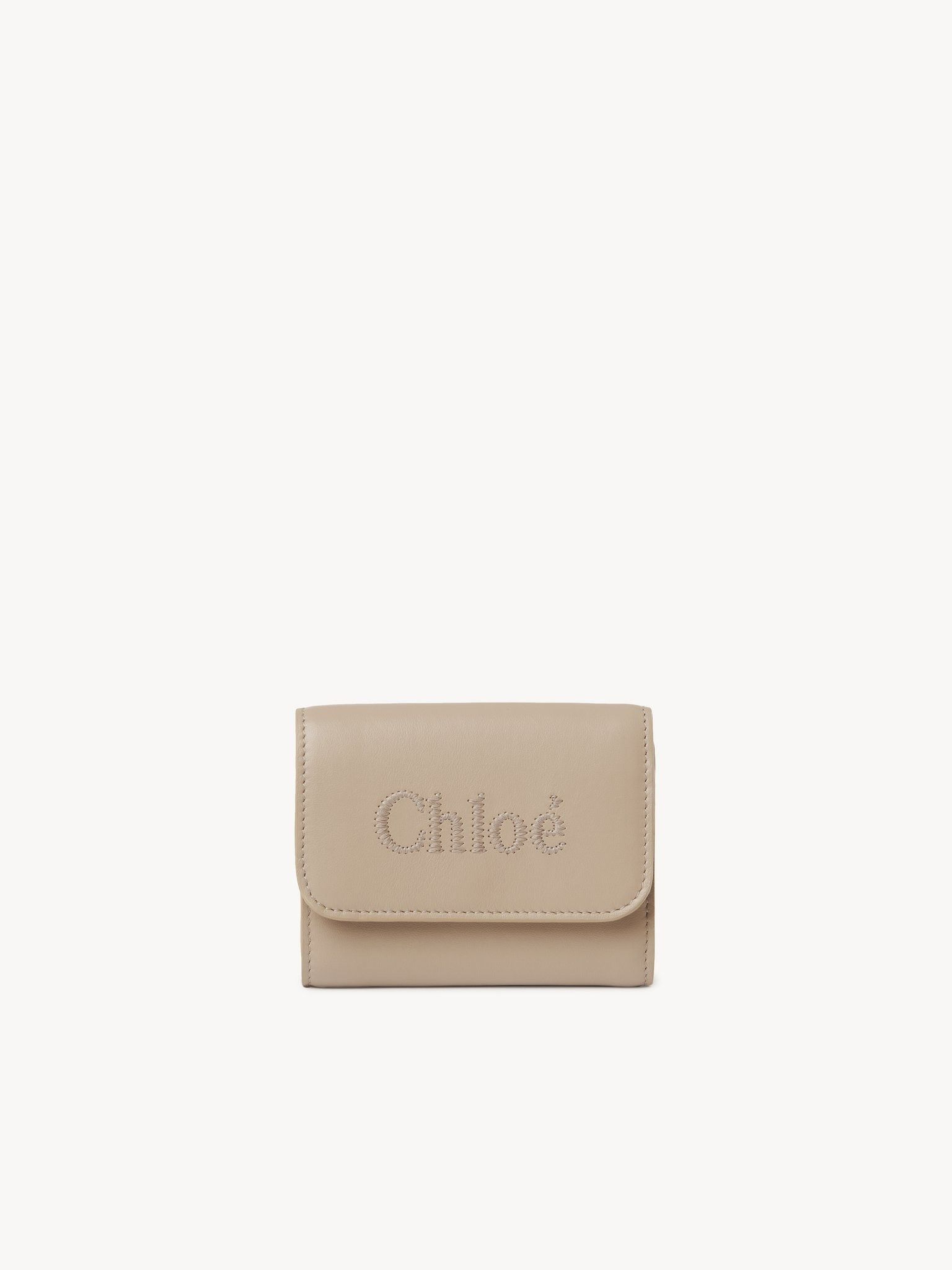 Chloe o1loc1c0525 CHC23 Size: OS / Sense Small Trifold Wallet Size ONE SIZE - 1 Thumbnail