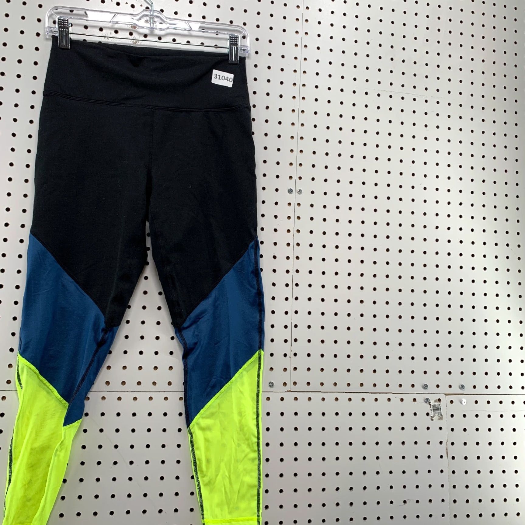 Fabletics Fabletics Leggings Womens Medium Black Green 7/8 26x23 Active Shirt Cropped Adult Womens Size 32" / US 10 / IT 46 - 5 Thumbnail
