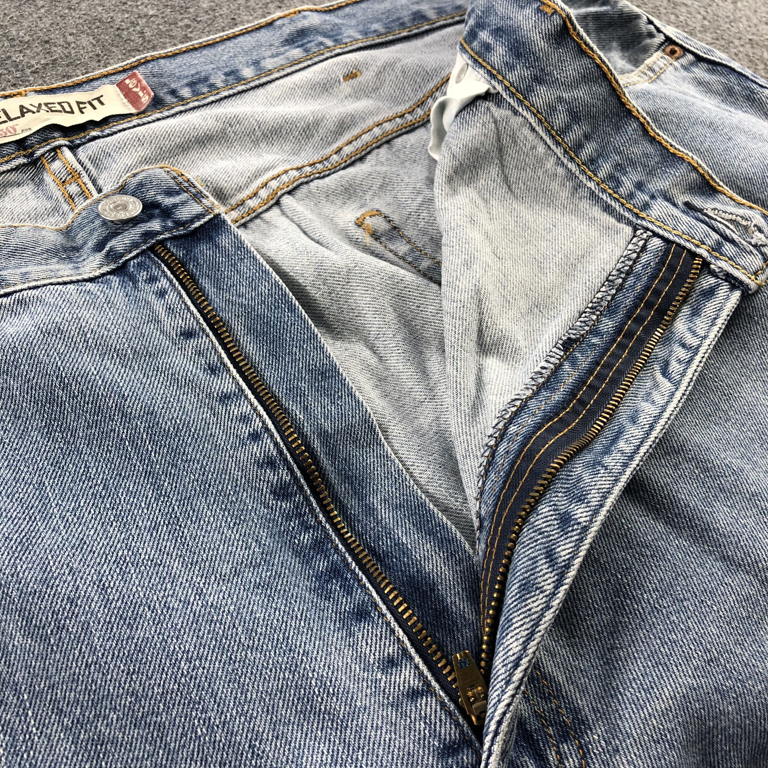 Levi's Vintage 90s Light Wash Levis 550 Jeans-J1223 Size US 44 / EU 60 - 8 Thumbnail