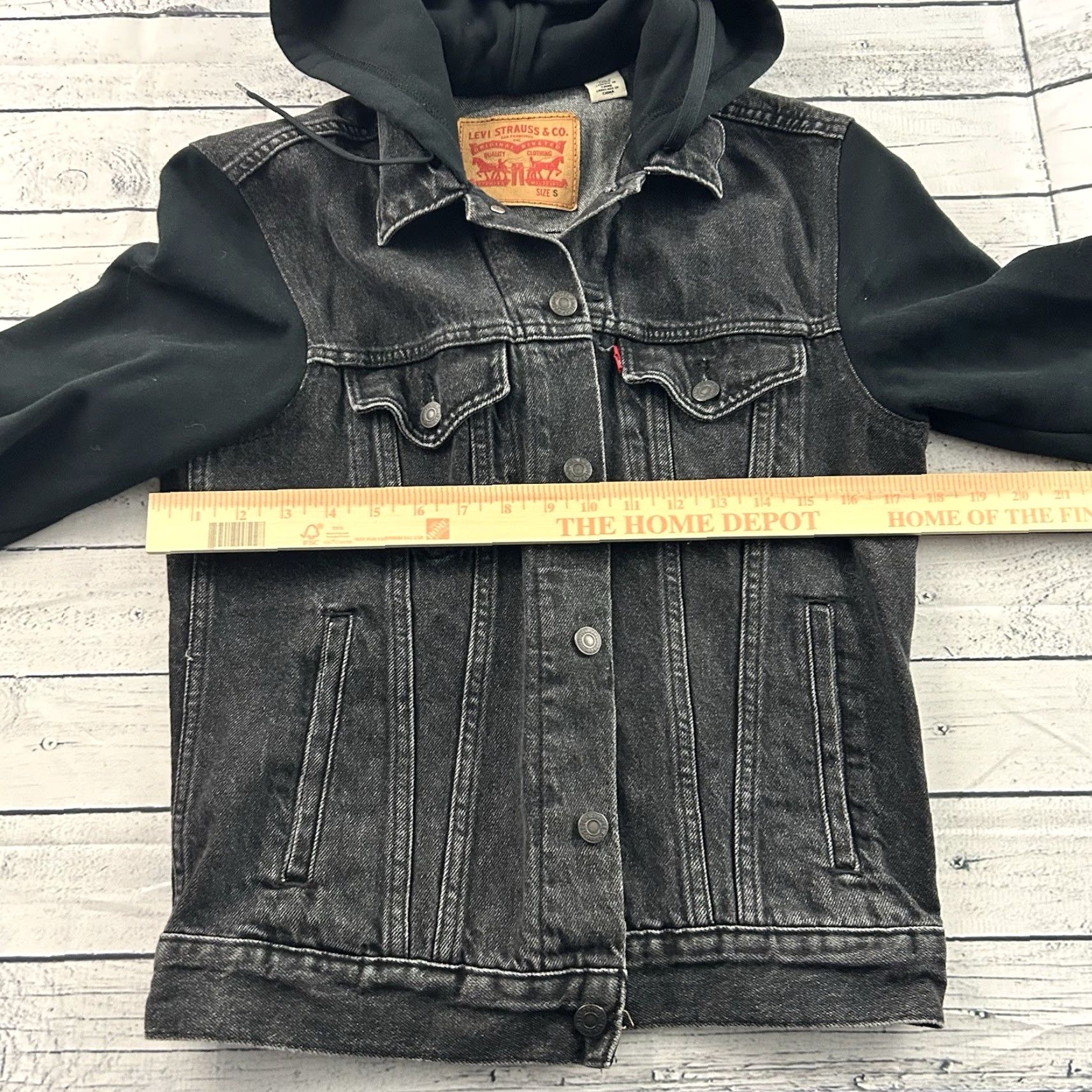 Levi's Levi's Black Wash Denim Sweatshirt Jacket Women's Small Shirt Womens Size S Black Denim Jacket Size S / US 4 / IT 40 - 3 Thumbnail
