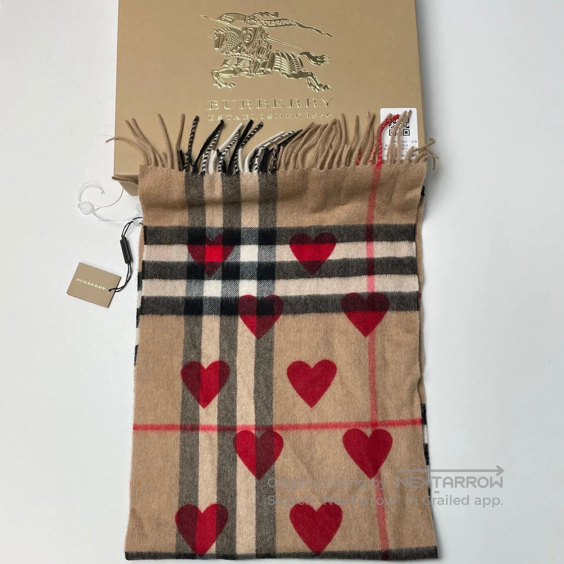 Burberry Burberry Classic plaid heart pattern 100% cashmere scarf| Size ONE SIZE - 1 Thumbnail