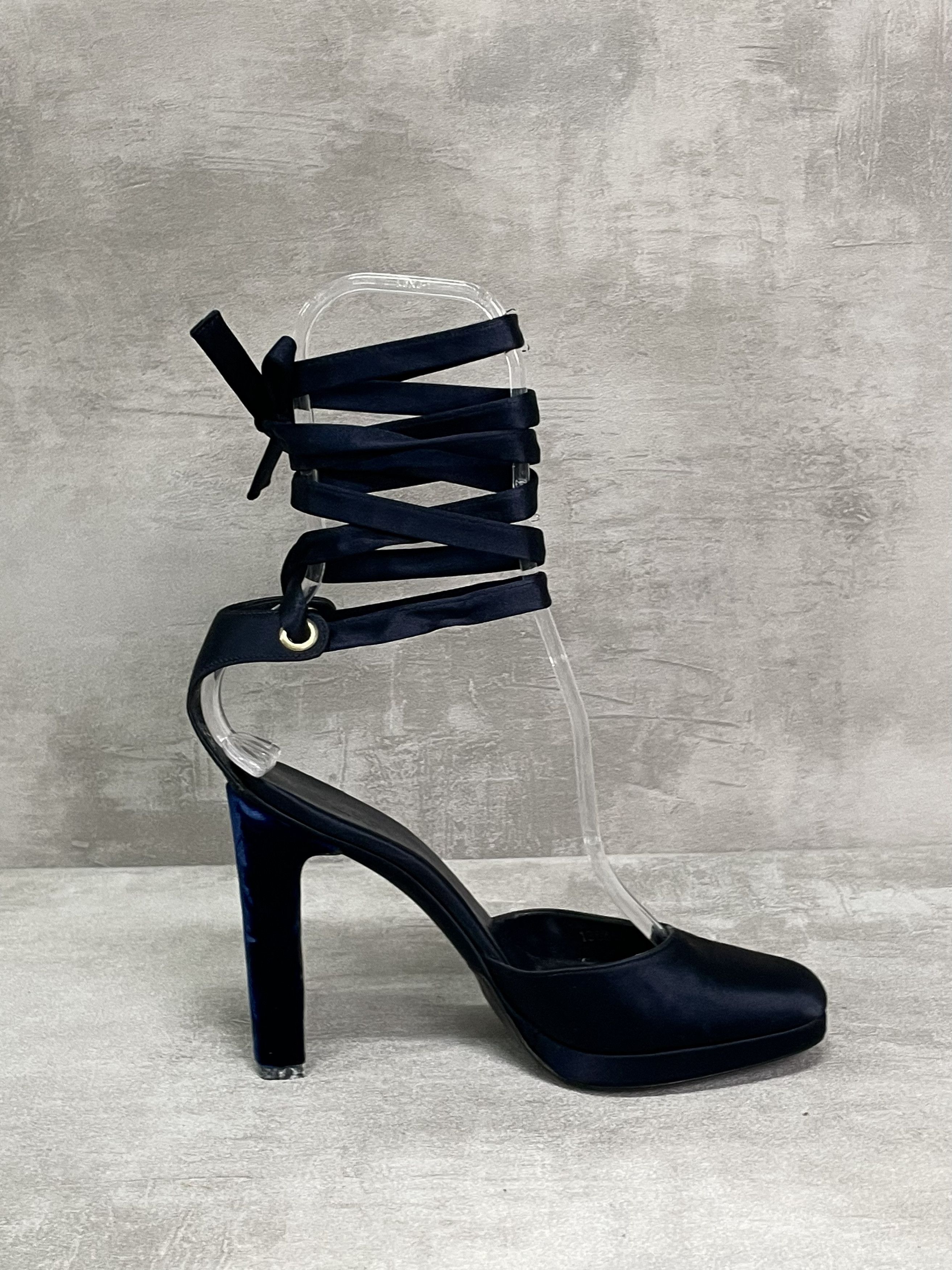 Gucci Gucci Navy 110mm Closed Toe Satin Tie-Up Heels Size US 5 / IT 35 - 1 Thumbnail