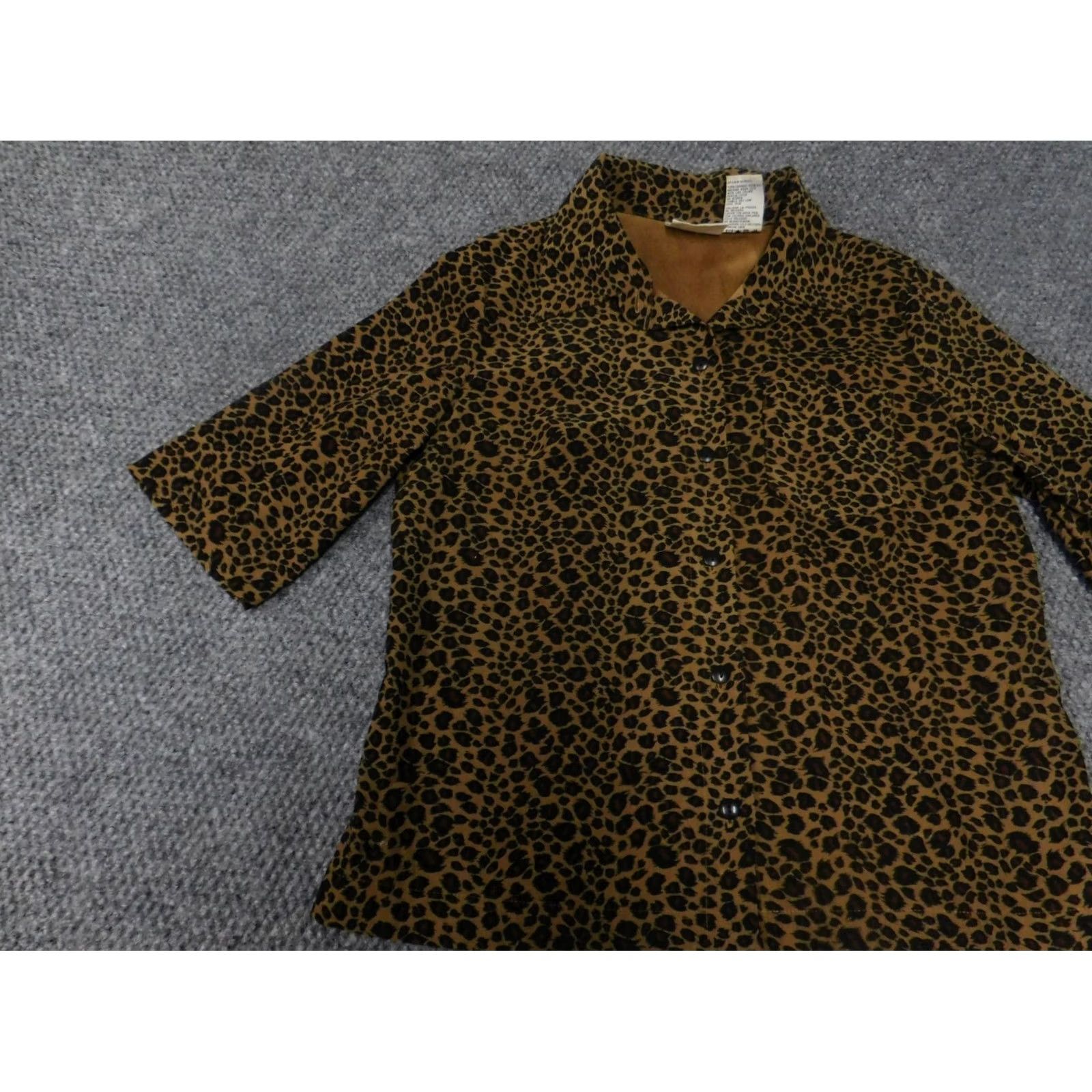 Vintage Studio Ease Womens Button-Up Shirt 8 Brown Animal Print Short Sleeve Casual Crew Neck Button-Down Lightweight Cotton Polyester Rayon 8 Womens Size M / US 6-8 / IT 42-44 - 5 Thumbnail